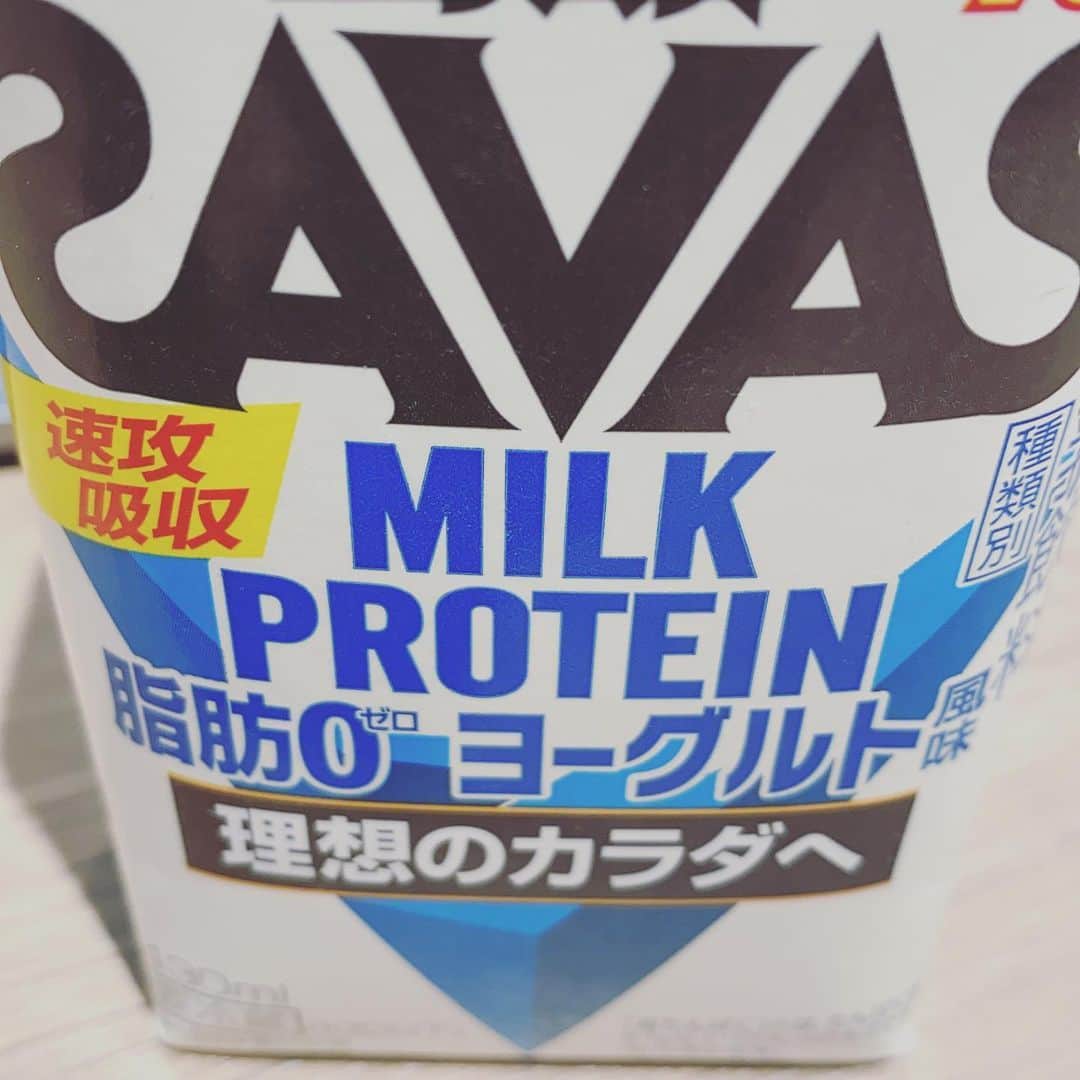 兄者さんのインスタグラム写真 - (兄者Instagram)「ヨーグルト味飲みやすい」6月4日 10時55分 - anijya_2bro
