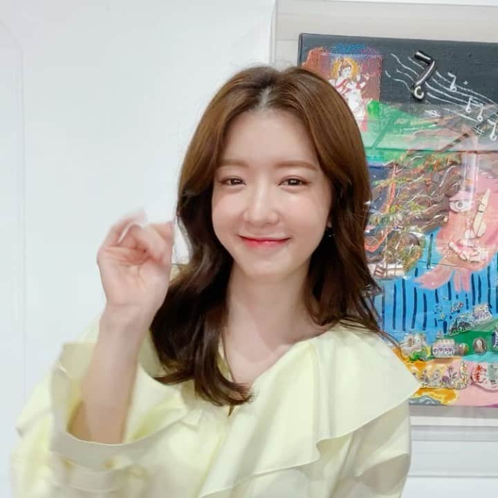 チョン・インソンのインスタグラム：「오늘은 여러장🐣 . 오늘도 좋은 하루 되어요-💕」