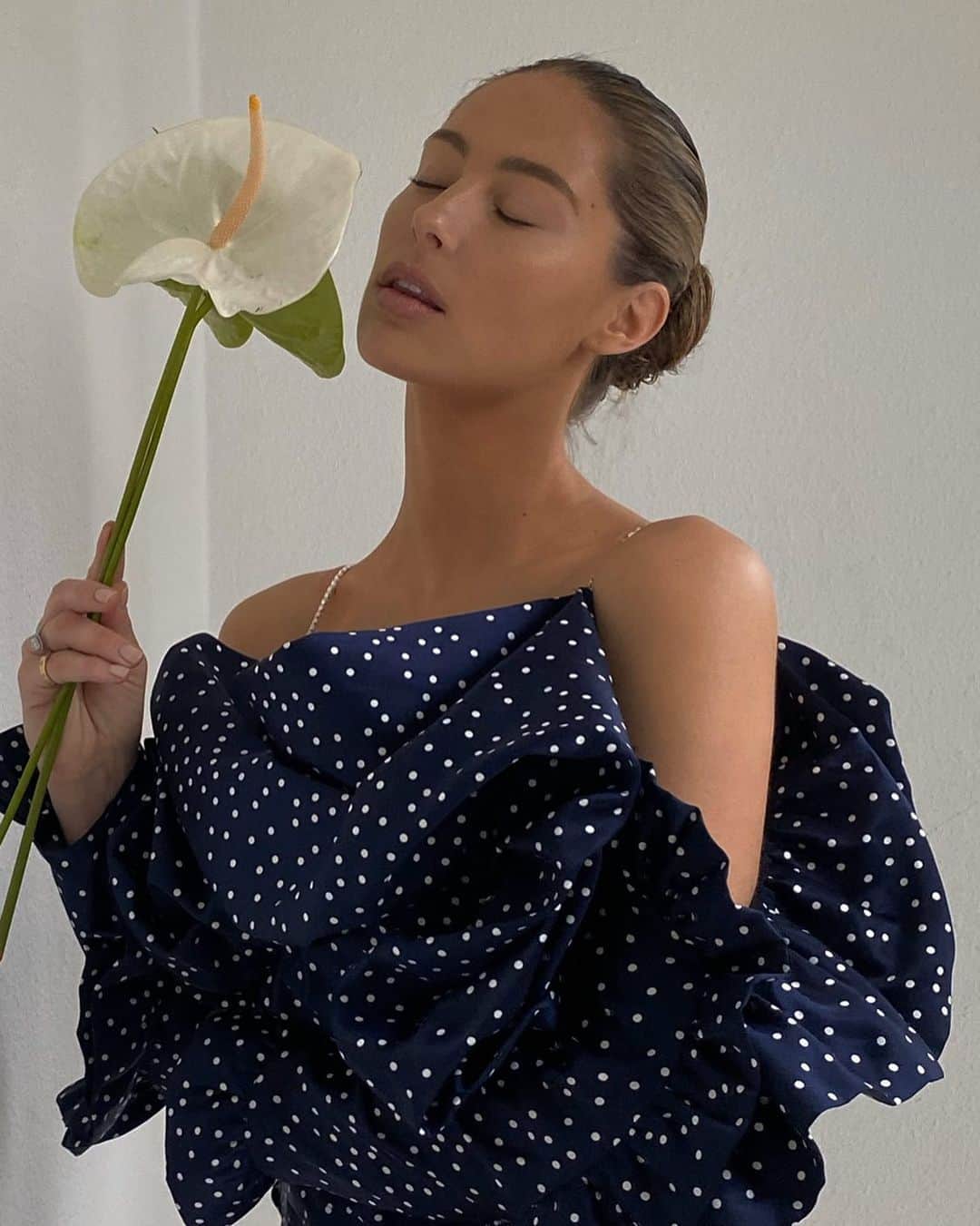 Mathilde Goehlerさんのインスタグラム写真 - (Mathilde GoehlerInstagram)「@magdabutrym #flowertherapy」5月21日 3時03分 - mathildegoehler