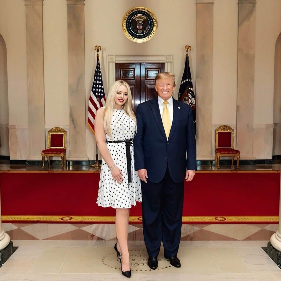 ドナルド・トランプさんのインスタグラム写真 - (ドナルド・トランプInstagram)「Congratulations to my daughter, Tiffany, on graduating from Georgetown Law. Great student, great school. Just what I need is a lawyer in the family. Proud of you Tiff!」5月21日 3時32分 - realdonaldtrump