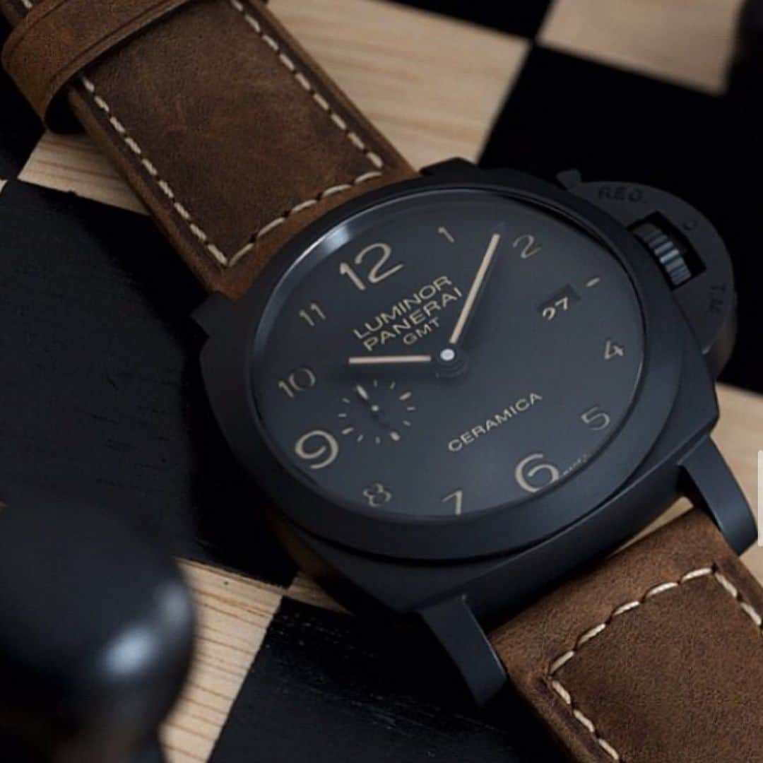 パネライのインスタグラム：「Are you a fan of full numerals on a #Panerai? This is the #PAM441 Luminor Marina Ceramic. Pic by @wilmsenm #paneraicentral」