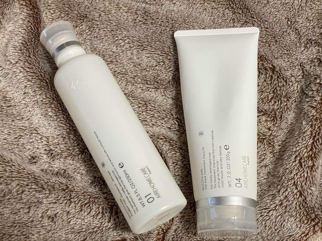 仲村和泉のインスタグラム：「使ってるシャンプー&トリートメント🛁✨﻿ ﻿ ﻿ ﻿ ムコタアデューラアイレ01シャンプーリゼ﻿ ﻿ ムコタアデューラアイレ04トリートメントアクア﻿ ﻿ ﻿ ﻿ 使ってるシャンプー教えて欲しいとの声があったので紹介してみました☺︎♡﻿ ﻿ #シャンプー #トリートメント #ヘアケア」