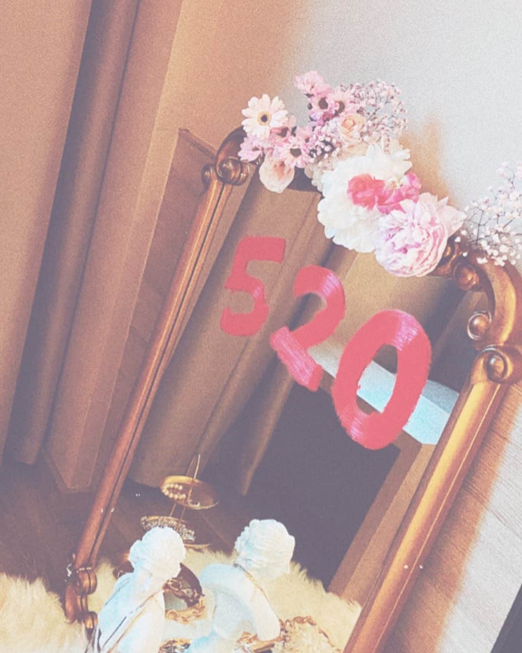 Abby Chenのインスタグラム：「520 🤍自己沒事又在弄什麼東西 又買了幾個新鏡子(￣∇￣)」