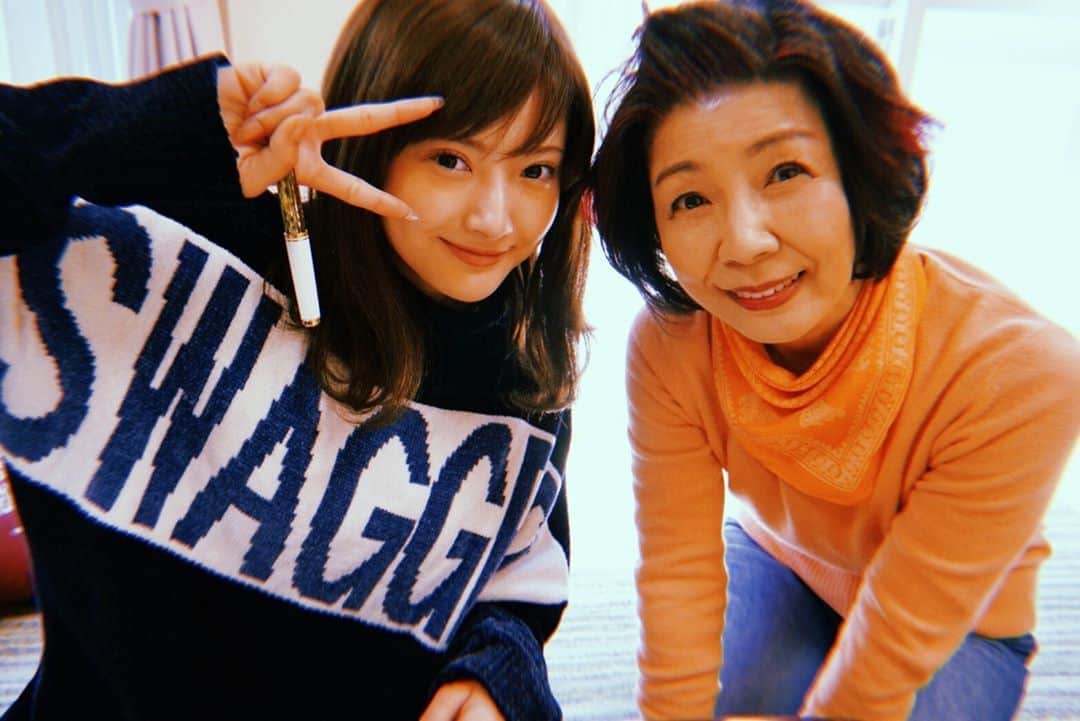 アユの秘密日記のインスタグラム：「おばあちゃんが、天国へ行った。 どんな時もアユを支えてくれたな。  天国にも歌をたくさん届けるからね。 アユ負けないから。」