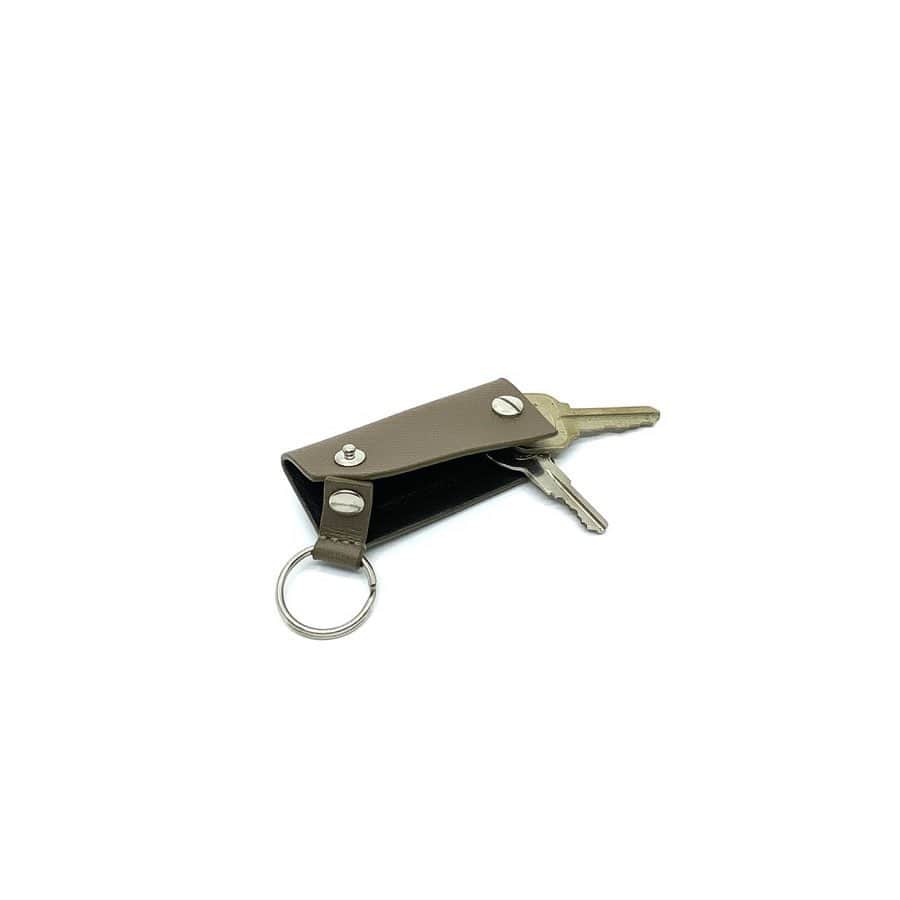 エドロバートジャドソンのインスタグラム：「KEEP YOUR HOME  LINC - KEY CASE - Arrived in online store - Link in bio  #edrobertjudson」