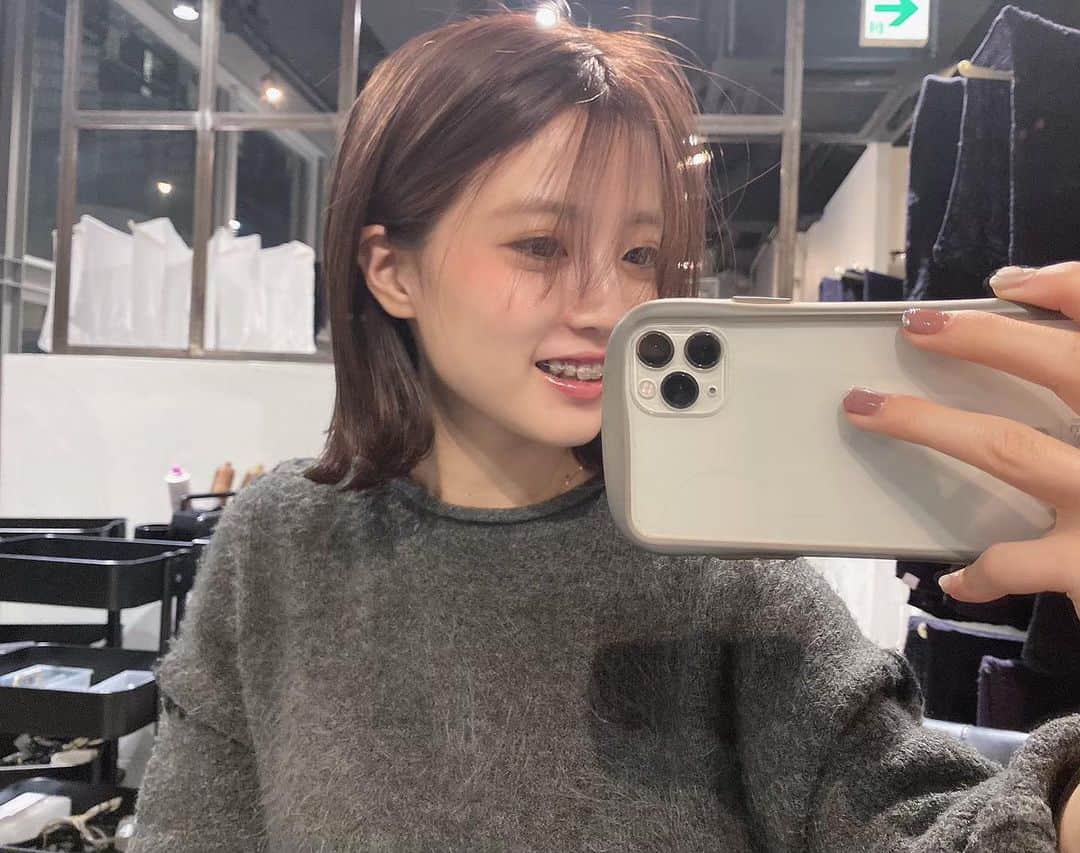 diptyMOILA diptyMOILA のインスタグラム：「最近使い始めたモナリのクレンジング、洗顔、ピーリングでお肌がつるんつるん🥺💖 * もちろんVCセラムも愛用してる 🥺❣️ * 歯も揃い出してどんどん綺麗になっていってる @natsumi_diptymoila 🤩💖 * #diptyMOILA #Osaka #大阪 #南船場 #トータルビューティーサロン #心斎橋サロン #美容室 #ネイルサロン #アイサロン #ヘアサロン #コロナ対策 #スタイリスト #スタッフ」