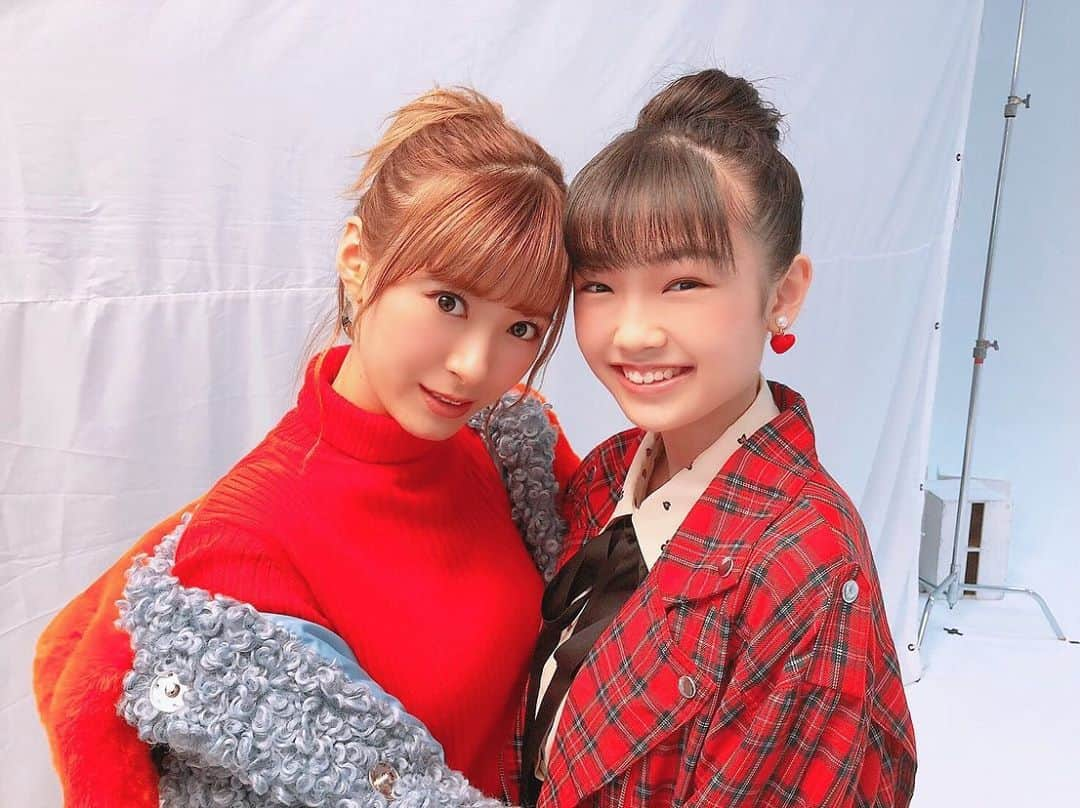 生田衣梨奈さんのインスタグラム写真 - (生田衣梨奈Instagram)「♡15期メンバー♡﻿ 山﨑愛生ちゃん﻿ ﻿ ﻿ めいちゃんはお話して結構印象変わったかも！﻿ すごくアニメとか可愛いものが大好き！！﻿ ﻿ ﻿ 前に1時間半、新幹線でずっと隣で遊んだり﻿ いろんなお話をしてくれる事がおおい🥺💖﻿ ﻿ パンダさんが大好きで、﻿ 15期メンバーのイベントの司会をした時﻿ めいちゃんのパンダさんを存分に出していいよって﻿ いったらすごいニコニコしてた🤩﻿ ﻿ ﻿ めいちゃんは、えり的にMCで癒してくれるかも﻿ あと白いワンピースを着てほしい！﻿ ﻿ ﻿ 本日5月20日は。。。﻿ ﻿ モーニング娘。’19 コンサートツアー秋 ~KOKORO&KARADA~FINAL﻿ ﻿ 発売日！！！！！！！！！﻿ ﻿ ﻿ ﻿ #morningmusume20﻿ #モーニング娘20﻿ #えりぽんかわいい﻿ #顔面国宝﻿ #かわいい﻿ #アイドル﻿ 存在が #インスタ映え﻿ #大好き﻿ #山﨑愛生﻿ #めいちゃん産みたかった﻿ #love﻿ #パンダ さん﻿ #panda さん﻿ #onepiece﻿ #white﻿ #black﻿ #anime」5月20日 20時00分 - erina_ikuta.official