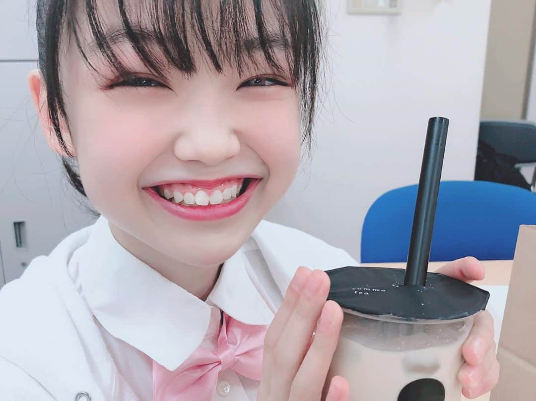 生田衣梨奈さんのインスタグラム写真 - (生田衣梨奈Instagram)「♡15期メンバー♡﻿ 山﨑愛生ちゃん﻿ ﻿ ﻿ めいちゃんはお話して結構印象変わったかも！﻿ すごくアニメとか可愛いものが大好き！！﻿ ﻿ ﻿ 前に1時間半、新幹線でずっと隣で遊んだり﻿ いろんなお話をしてくれる事がおおい🥺💖﻿ ﻿ パンダさんが大好きで、﻿ 15期メンバーのイベントの司会をした時﻿ めいちゃんのパンダさんを存分に出していいよって﻿ いったらすごいニコニコしてた🤩﻿ ﻿ ﻿ めいちゃんは、えり的にMCで癒してくれるかも﻿ あと白いワンピースを着てほしい！﻿ ﻿ ﻿ 本日5月20日は。。。﻿ ﻿ モーニング娘。’19 コンサートツアー秋 ~KOKORO&KARADA~FINAL﻿ ﻿ 発売日！！！！！！！！！﻿ ﻿ ﻿ ﻿ #morningmusume20﻿ #モーニング娘20﻿ #えりぽんかわいい﻿ #顔面国宝﻿ #かわいい﻿ #アイドル﻿ 存在が #インスタ映え﻿ #大好き﻿ #山﨑愛生﻿ #めいちゃん産みたかった﻿ #love﻿ #パンダ さん﻿ #panda さん﻿ #onepiece﻿ #white﻿ #black﻿ #anime」5月20日 20時00分 - erina_ikuta.official