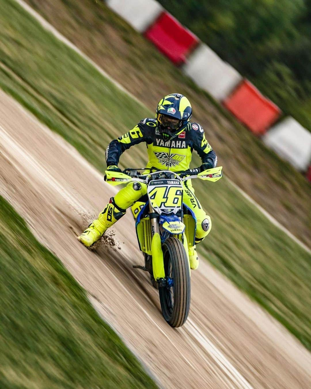 バレンティーノ・ロッシさんのインスタグラム写真 - (バレンティーノ・ロッシInstagram)「Training at the Ranch  Some great shot from @camilss  @vr46ridersacademyofficial」5月20日 20時05分 - valeyellow46