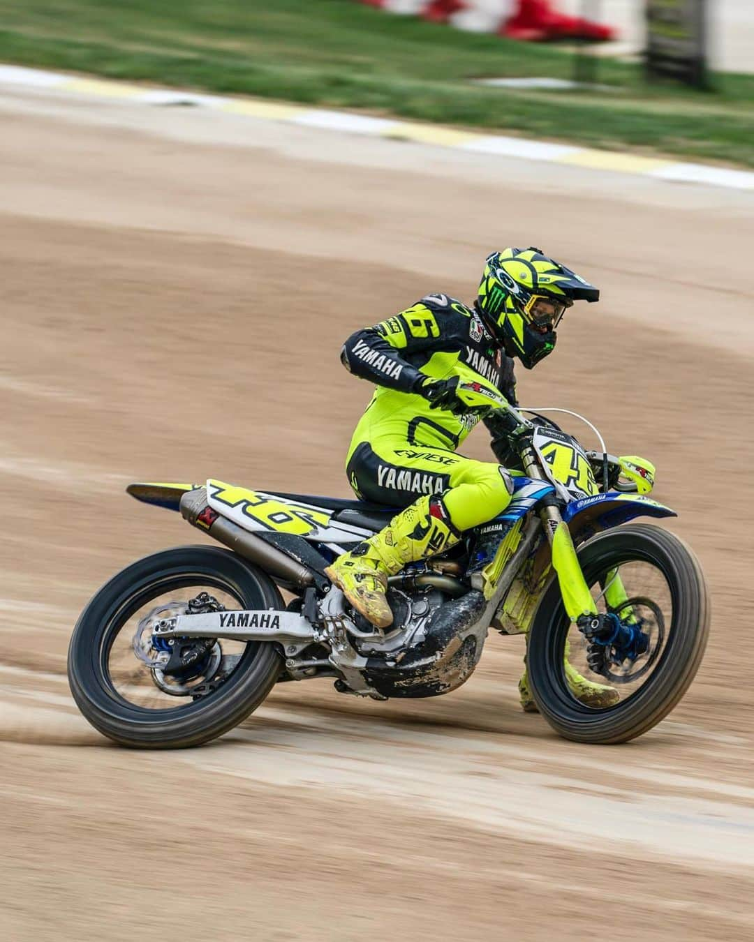 バレンティーノ・ロッシさんのインスタグラム写真 - (バレンティーノ・ロッシInstagram)「Training at the Ranch  Some great shot from @camilss  @vr46ridersacademyofficial」5月20日 20時05分 - valeyellow46