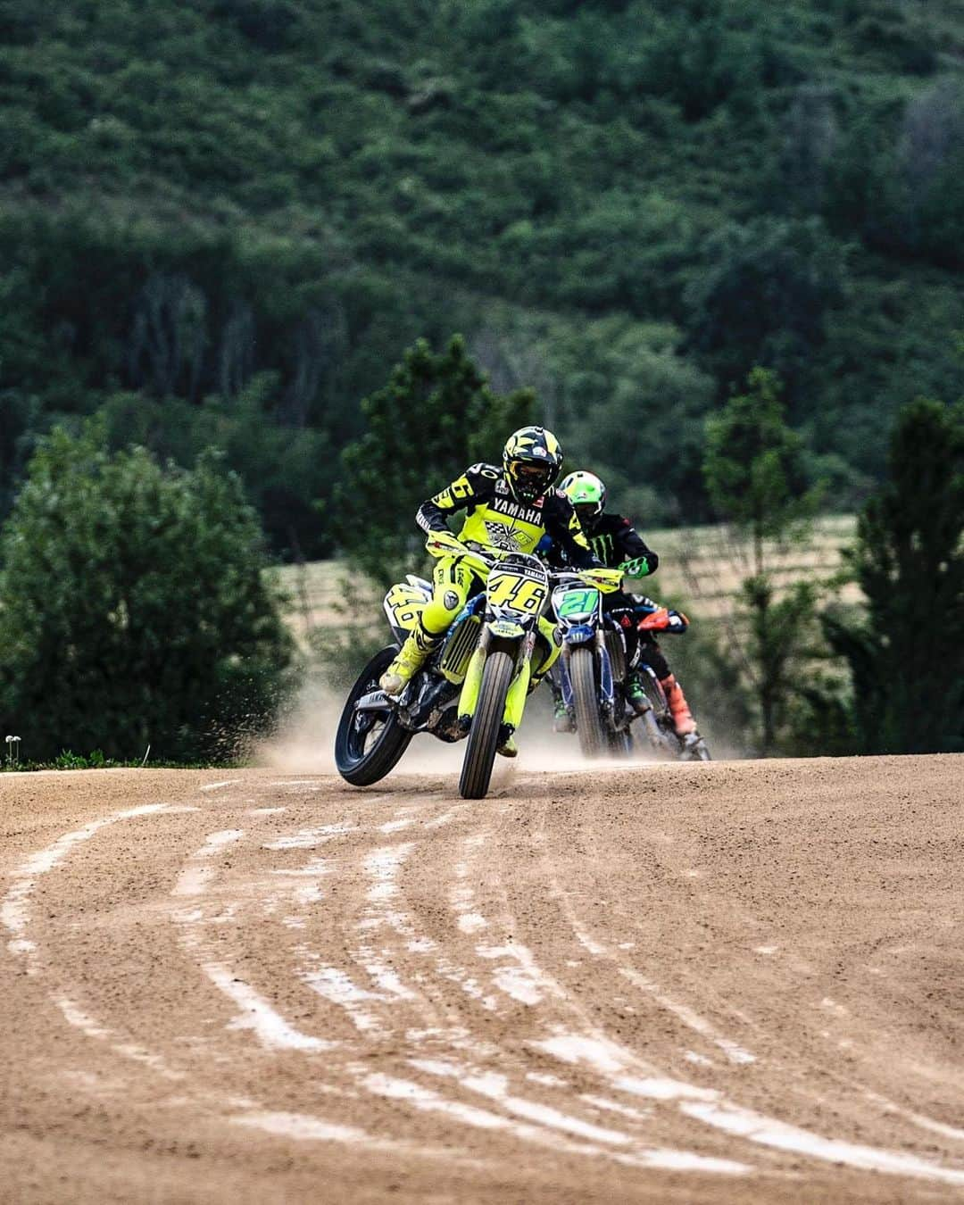 バレンティーノ・ロッシさんのインスタグラム写真 - (バレンティーノ・ロッシInstagram)「Training at the Ranch  Some great shot from @camilss  @vr46ridersacademyofficial」5月20日 20時05分 - valeyellow46