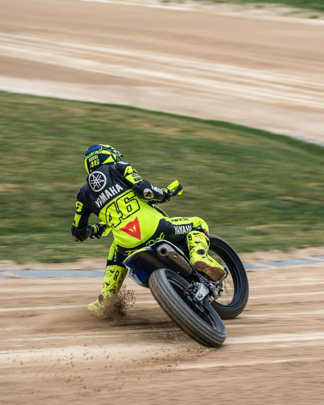 バレンティーノ・ロッシさんのインスタグラム写真 - (バレンティーノ・ロッシInstagram)「Training at the Ranch  Some great shot from @camilss  @vr46ridersacademyofficial」5月20日 20時05分 - valeyellow46