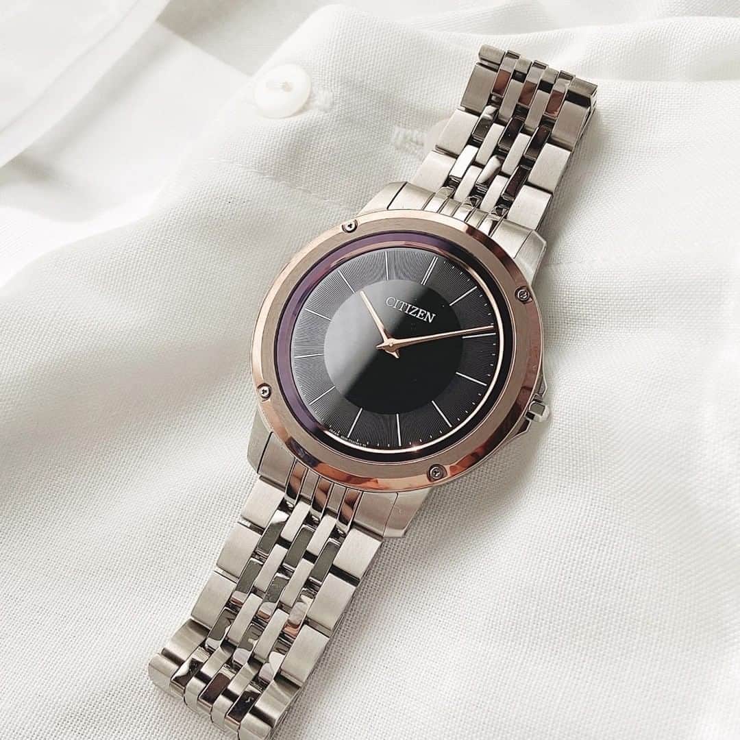 CITIZEN（シチズン時計）さんのインスタグラム写真 - (CITIZEN（シチズン時計）Instagram)「「シンプルで使いやすく、着け心地が良い」を追求した 世界最薄(ケース厚2.98mm）の光発電時計『Eco-Drive One（エコ・ドライブ ワン）』 ・ この製品は、スマートウオッチが普及し、腕時計の在り方が改めて問われた2016年に登場しました。 ・ 腕時計に必要とされる ”時刻の読み取りやすさ（デザイン）”、”着け心地の良さ（薄さ）” ・ 『Eco-Drive One』は、この２つを40年以上にわたり培ってきたシチズンの光発電技術をもって追求した製品で、「腕時計の在り方」に対するシチズンらしいひとつの答えでした。 ・ CITIZENはこれからも、世界中の人々(CITIZEN)に必要とされる時計を提案していきます😄 ・ 商品の詳細は、プロフィール @citizenwatchjp のストーリーズのリンクよりご覧くださいね！ ・ 【時計　エコ・ドライブ ワン（メンズ）　AR5055-58E　¥440,000(税込) (税抜価格 ¥400,000)】 ・ #シチズン #ecodriveone #デュラテクトdlc #サファイアガラス #ステンレス #時計 #腕時計 #腕時計くら部 #時計好きな人と繋がりたい #watch #watches #watchfam #japanwatch #citizenwatch #citizenwatches #betterstartsnow #ecodrive #エコドライブ #マイシチズン #ソーラー時計 #国産時計 #夏コーデ #シャツコーデ #小物 #時計好き #japanwatch #japantechnology #ultrathinwatch」5月20日 20時06分 - citizenwatchjp