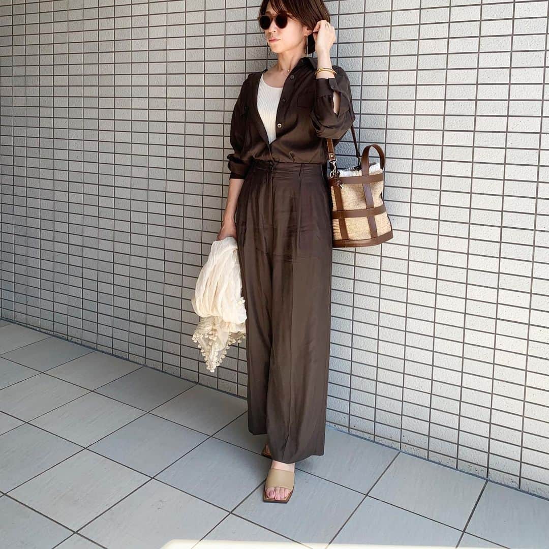 のインスタグラム：「* * 展示会で一目惚れしたオールイン♥︎ これまたダークブラウン🐻♥︎ * * all-in-one: #frayid bag: @enfas_official * * #fashion#coordinate#ootd#outfitoftheday#outfit#mamagirl_sugotoku#locari#mineby3ootd#enfasbag#morrowbag#153cm#大人カジュアル#大人ファッション#オールインワン#フレイアイディー#おちびコーデ#低身長コーデ」