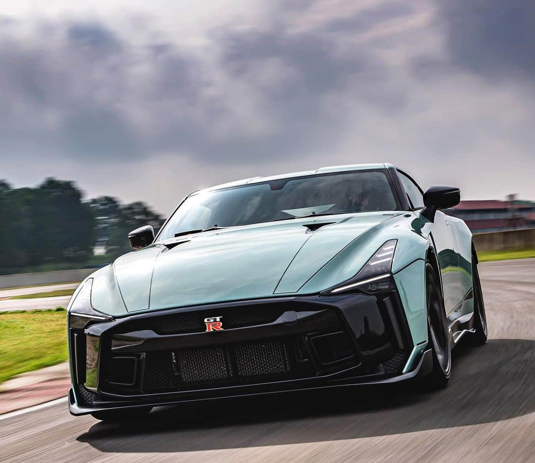 Nissanさんのインスタグラム写真 - (NissanInstagram)「Watch the virtual premiere of the first production-model #Nissan GT-R50 by @italdesign_official now! This is the first of 50 custom cars being made to celebrate our 50 years of #GTR heritage. Click the link in bio to watch!」5月20日 20時28分 - nissan