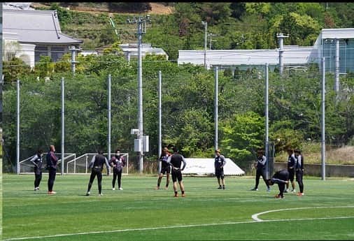 横谷繁のインスタグラム：「昨日からグループ別トレーニングが始まりました。 まだ自粛されてる方々には申し訳ありませんが、感染に注意し行動したいと思います。 #愛媛FC #手紙ありがとう #毎日更新してみようかな」