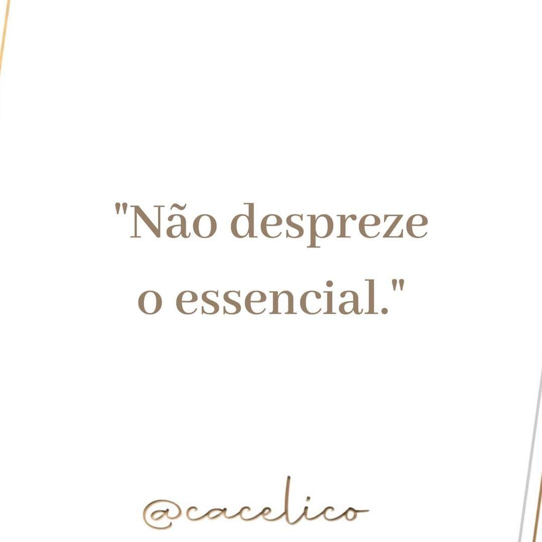 カロリーネ・セリコさんのインスタグラム写真 - (カロリーネ・セリコInstagram)「O essencial • #CaCelicoEssencia ⁣⁣ Não esqueça do que é essencial:⁣⁣⁣⁣ O amor antes da hostilidade.⁣⁣⁣⁣ A simplicidade antes do luxo.⁣⁣⁣ A humildade antes da ganância.⁣⁣⁣ A coragem antes da insegurança.⁣⁣⁣ A resiliência antes da desistência.⁣⁣⁣ A criatividade antes do plágio.⁣⁣⁣ A empatia antes da arrogância.⁣⁣ "Eis o meu segredo: só se vê bem com o coração. O essencial é invisível aos olhos. Os homens esqueceram essa verdade, mas tu não a deves esquecer."⁣⁣⁣ O Pequeno Príncipe ⁣⁣ ⁣⁣ ⁣ Um abraço no seu coração,⁣⁣ ⁣⁣ CC ♾O essencial • #CaCelicoEssencia ⁣⁣⁣ ⁣⁣ Não esqueça do que é essencial:⁣⁣⁣⁣ O amor antes da hostilidade.⁣⁣⁣⁣ A simplicidade antes do luxo.⁣⁣⁣ A humildade antes da ganância.⁣⁣⁣ A coragem antes da insegurança.⁣⁣⁣ A resiliência antes da desistência.⁣⁣⁣ A criatividade antes do plágio.⁣⁣⁣ A empatia antes da arrogância.⁣⁣ ⁣ ⁣ "Eis o meu segredo: só se vê bem com o coração. O essencial é invisível aos olhos. Os homens esqueceram essa verdade, mas tu não a deves esquecer."⁣⁣⁣ O Pequeno Príncipe ⁣⁣ ⁣⁣ ⁣ Um abraço no seu coração,⁣⁣ ⁣⁣ CC ♾」5月20日 20時52分 - cacelico