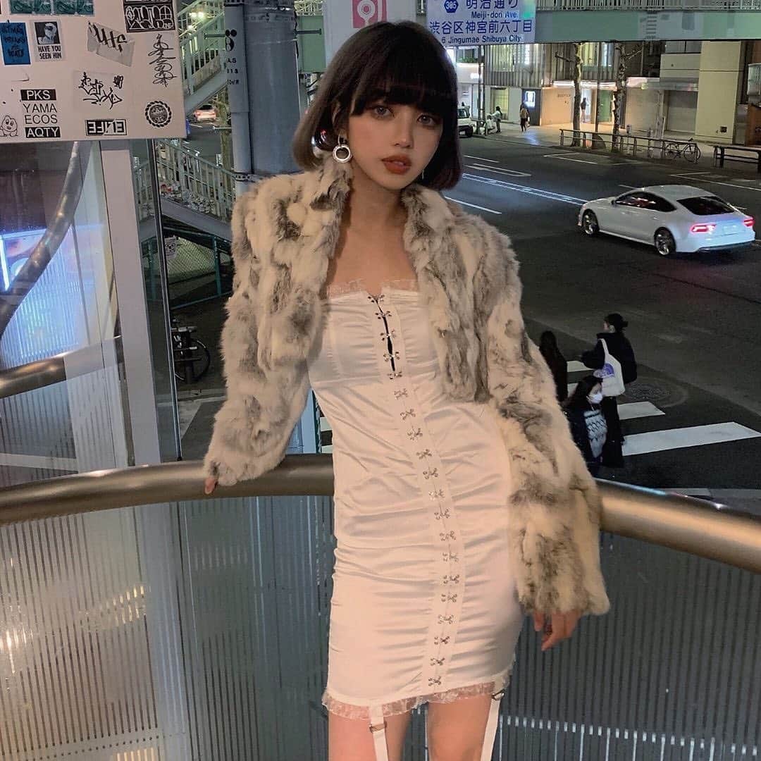 美女美容事情さんのインスタグラム写真 - (美女美容事情Instagram)「《COOLなドレス姿✨👗🤩》⁠⠀ *⁠⠀ リポストを使って、素敵な写真📷✨を投稿されてる方を紹介させて頂く⠀⠀⠀⁠⠀ 【💄美女美容事情💅】のコーナーです✨⁠⠀ *⠀⠀⠀⠀⠀⠀⁠⠀ いいねやコメント、フォローして応援してね❤︎🥰🎶⁣⁠⠀ *⠀⠀⠀⠀⠀⠀⁠⠀ 今回ご紹介させて頂きますのは❤︎⁠⠀ 亜弓さん< @dressing_is_a_way_of_life_ >の素敵なお写真📸⁠⠀ *⁠⠀ ⁠ドレスを完璧に着こなす亜弓さん現実離れしたプロポーション❤️ため息が出るほどに美しいです🎶⁠素敵ですよね😍✨とにかくカッコイイ✨💛⠀⁠⠀ *⠀⁠⠀ 亜弓さんのアカウントには他にも素晴らしい投稿が沢山ありますので是非覗いてみてくださいね💁‍♀️💙⁠⠀ *⠀⁠⠀ 亜弓さん< @dressing_is_a_way_of_life_ >⁠⠀ 素敵な投稿ありがとうございました☺️📸✨⠀⠀⠀⠀⠀⠀⠀⁠⠀ *⠀⁠⠀ △▼△▼△▼△▼△▼△▼△▼△▼△▼﻿⁠⠀ *⠀﻿⁠⠀ ❤︎ビジョビ×ミスいちご2021❤︎﻿⁠⠀ 🍓🍓🍓コラボオーディション開催中🍓🍓🍓﻿⁠⠀ *⠀﻿⁠⠀ 毎年多数の応募者の中から15名が選出される、全国のいちごのPRレディ🧡🍓﻿💛﻿⁠⠀ *﻿⁠⠀ ✨「ミスいちご🍓」✨﻿⁠⠀ *﻿⁠⠀ 今年も「ミスいちご2021」では「ビジョビ」特別オーディションを開催‼️✨﻿⁠⠀ *⠀﻿⁠⠀ ⭐エントリー方法はお写真を投稿の際に、﻿⁠⠀ 「 ♯ ビジョビ_ミスいちご2021 」﻿⁠⠀ のハッシュタグをつけるだけ💁‍♀️🖋﻿⁠⠀ *⠀﻿⁠⠀ 投稿した方の中から1名を『ミスいちご🍓』として選出✨SNSだけでなくメディアでも活躍する、次世代のインフルエンサーを発掘・サポートします💎✨﻿⁠⠀ *⠀﻿⁠⠀ 『ミスいちご2021🍓』 ビジョビ枠に選ばれると﻿⁠⠀ ○+●+○+●+○+●+○﻿⁠⠀ ​*ビジョビでの定期的なフィーチャー‼️﻿⁠⠀ *日本・世界で幅広い活動のチャンス❣️﻿⁠⠀ *ファッションイベントのランウェイデビュー✨﻿⁠⠀ *全国地上波への露出も🎥﻿⁠⠀ etc..﻿⁠⠀ ○+●+○+●+○+●+○﻿⁠⠀ ​などなど仕事が盛りだくさん‼️🥰💕﻿⁠⠀ *⠀﻿⁠⠀ ⚠️応募締め切りは5/31🙆‍♀️⚠️﻿⁠⠀ 詳しい内容についてはプロフィールのストーリー・ハイライトをチェック👉✔️﻿⁠⠀ *⠀﻿⁠⠀ 投稿に、「 ♯ ビジョビ_ミスいちご2021 」をつけるだけ🍓﻿⁠⠀ ご応募お待ちしております❤️⁠⠀ *⠀ ⠀⠀⠀⠀⠀⠀⠀⠀⠀⠀⠀⠀⠀⠀⠀⠀⠀⠀⠀⠀⠀⠀⠀⠀⠀⠀⁠⠀ △▼△▼△▼△▼△▼△▼△▼△▼△▼ ⠀⠀⠀⠀⠀⠀⠀⠀⠀⠀⠀⠀⠀⠀⠀⠀⠀⠀⠀⠀⠀⠀⠀⠀⠀⠀⠀⠀⠀⠀⠀⠀⠀⠀⁠⠀ *⠀⁠⠀ ❤🧡💛「美女美容事情」💚💙💜⠀⠀⠀⠀⠀⠀⠀⠀⠀⠀⠀⠀⠀⠀⁠⠀ 👇掲載ご希望の方は👇⠀⠀⠀⠀⠀⠀⠀⠀⠀⠀⠀⠀⠀⠀⠀⁠⠀ @b_b_j.jタグ付けと🖤 # ビジョビ⠀🖤タグ付けお願いします✨⠀⠀⠀⠀⠀⠀⠀⠀⠀⠀⠀⠀⠀⠀⠀⁠⠀ *⠀⁠⠀ △▼△▼△▼△▼△▼△▼△▼△▼△▼ ⁠⠀ ⁠#カメラ#ビューティー ⠀⠀⠀⠀⁠⠀⁠⠀⁠⠀ #女子力アップ⠀⠀⠀⠀⠀⠀⠀⠀⠀⠀⁠⠀⁠⠀⁠⠀ #オシャレコーデ ⠀⠀⁠⠀⁠⠀⁠⠀ #美意識 #美脚 ⠀⠀⁠⠀⁠⠀⁠⠀ #ドレス #ワンピ #ワンピース ⁠⠀⁠⠀ #ミニワンピ #ハーフ ⁠⠀⁠⠀ #オシャレ #beauty⠀⁠⠀⁠⠀⁠⠀ #美肌 #フィルター越しの私の世界 ⠀⁠⠀⁠⠀⁠⠀ #サングラス #オトナ女子 ⠀⠀⠀⠀⠀⁠⠀⁠⠀⁠⠀ #大人可愛いコーデ #きれいめコーデ ⠀⠀⁠⠀⁠⠀⁠⠀ #アイメイク ⁠⠀⁠⠀⁠⠀ #オトナ女子 #オシャレ好き ⠀⠀⠀⠀⠀⠀⁠⠀⁠⠀⁠⠀ #くびれ #美人 ⠀⠀⠀⠀⁠⠀⁠⠀⁠⠀ #ファッション好き #スタイル抜群⁠⠀」5月20日 21時01分 - b_b_j.j