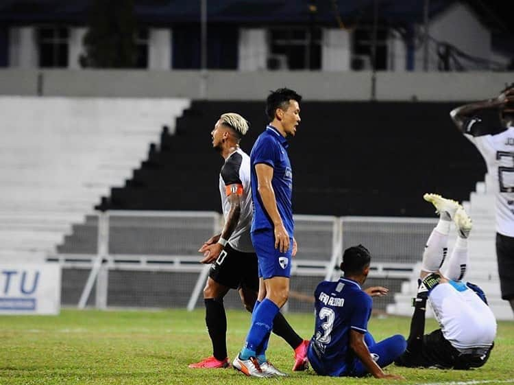 渡邉将基さんのインスタグラム写真 - (渡邉将基Instagram)「😁🇲🇾⚽️ @officialterengganufc #ramadan #ramadan2020 #kelantan #kelantanfa #kelantanfa #kotabharu #malaysia #malaysiafootball #enjoy #enjoyfootball #enjoylife #smile #stayathome #stayhome #staysafe #stayhealthy #stayfit #football #lockdown #tiktok #offside #teamoffside #offsideone #friends #friend #piace #pahang #pahangfa #hariraya」5月20日 21時01分 - masakiwatanabe1202