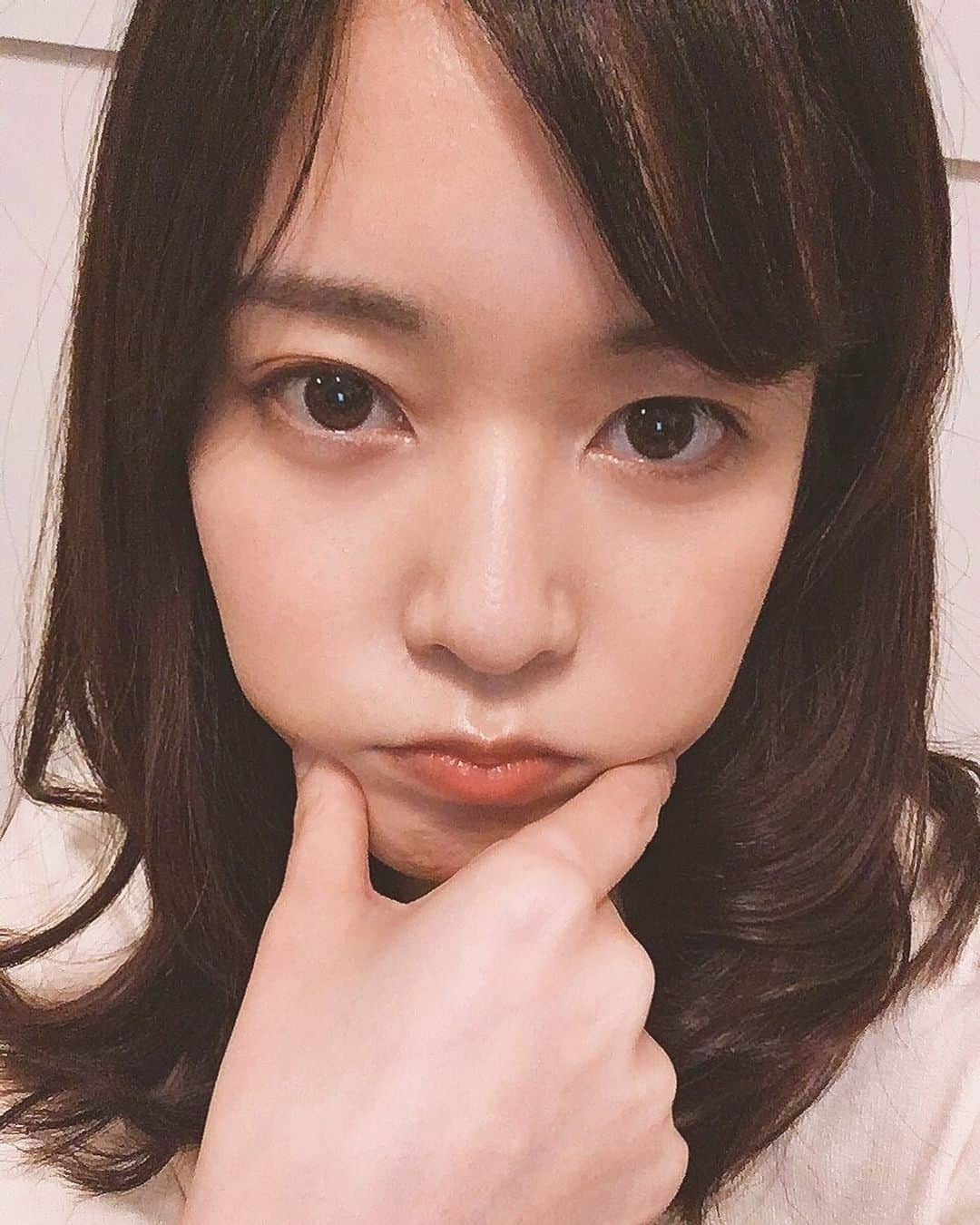 真原彩のインスタグラム：「﻿ いつぞやに化粧したから﻿ 撮っておこうと思って﻿ 撮った自撮り🤳﻿ ﻿ ﻿ ﻿」