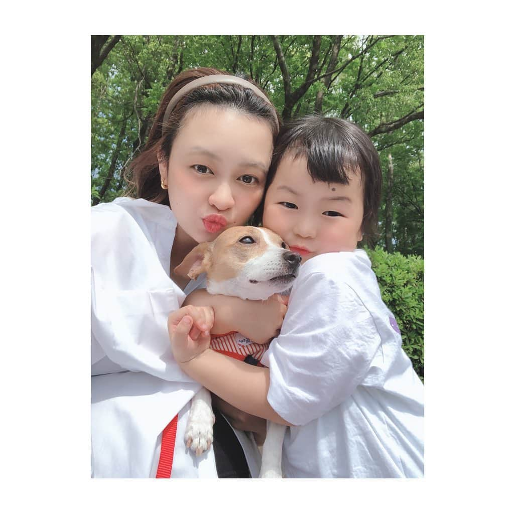 ena..*加藤 恵梨奈さんのインスタグラム写真 - (ena..*加藤 恵梨奈Instagram)「﻿ ﻿ ﻿ ﻿ ﻿ ﻿ 天気がいい日はお散歩へ🐕♡﻿ BOOも自転車完璧に1人で乗れるように🚲﻿ サイクリングロード何回往復するのか..﻿ 身軽になったら色んなところに﻿ 自転車で連れて行かされそうww﻿ まぁ健康でいいけどね✌🏼﻿ ﻿ ﻿ ﻿ #自粛 #stayhome﻿ #お散歩 #いい天気 #気晴らし #自転車 #自転車女子 #kids #kidsmodel #インフルエンサー #インスタグラマー #ena_pi #きみもかぞく_typy」5月20日 21時23分 - e_n_a_p_i