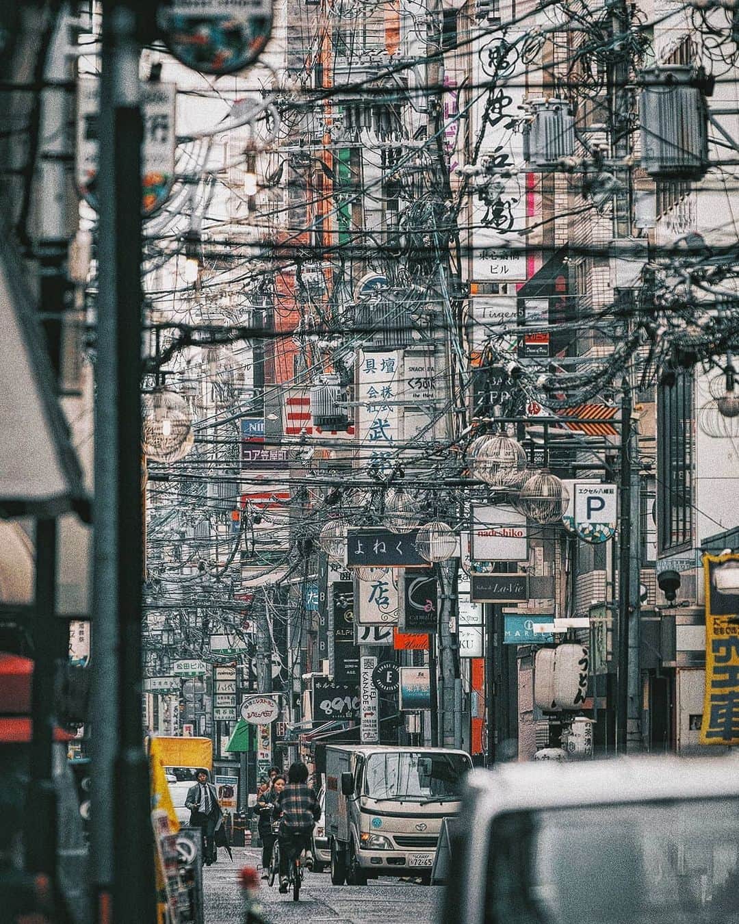 Berlin Tokyoさんのインスタグラム写真 - (Berlin TokyoInstagram)「The atmosphere of Osaka in the morning before the city wakes up. . . . #hellofrom #osaka #japan」5月20日 21時32分 - tokio_kid