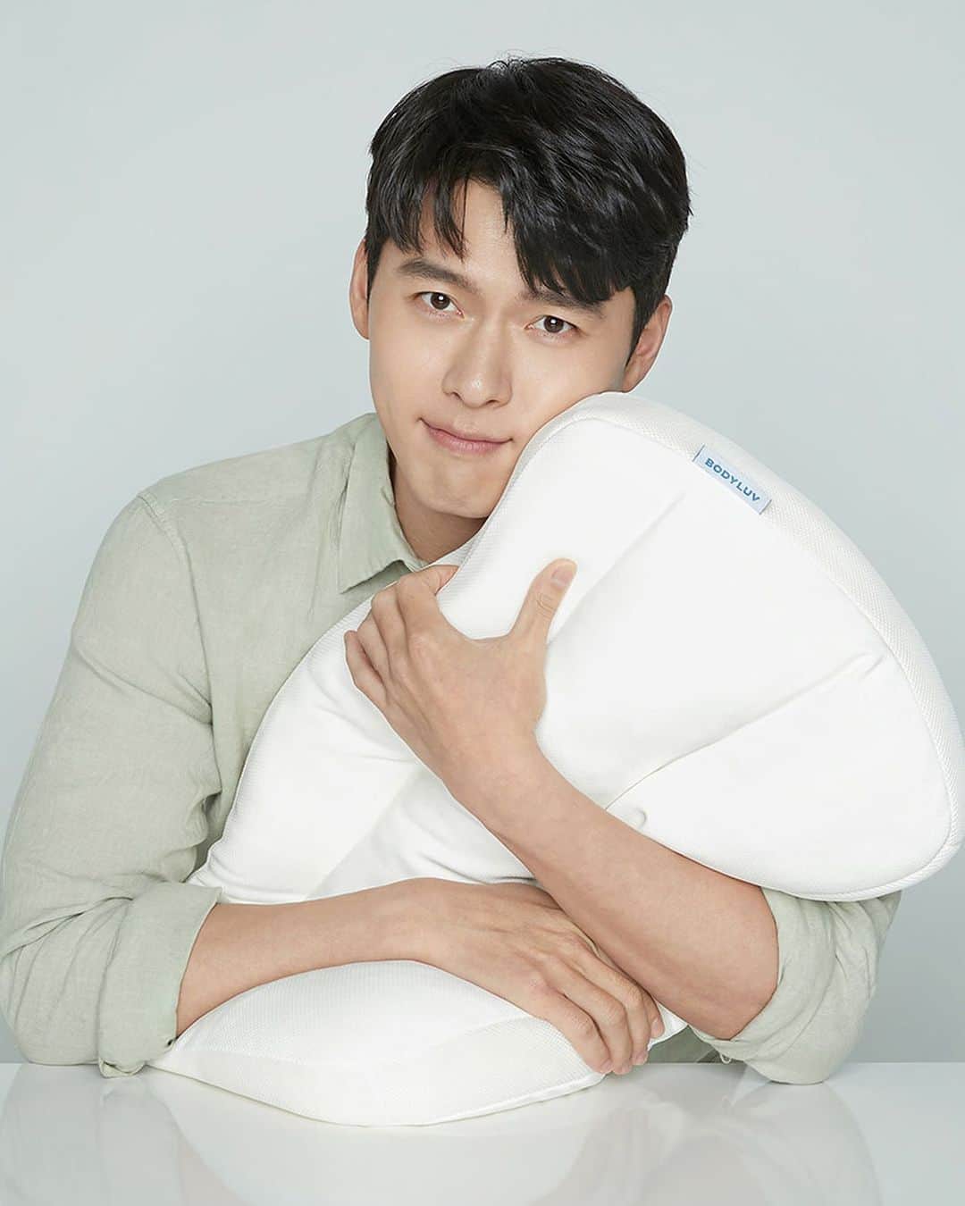ヒョンビンのインスタグラム：「☁️✨ @bodyluv_official —— #hyunbin #현빈 #ヒョンビン #玄彬」