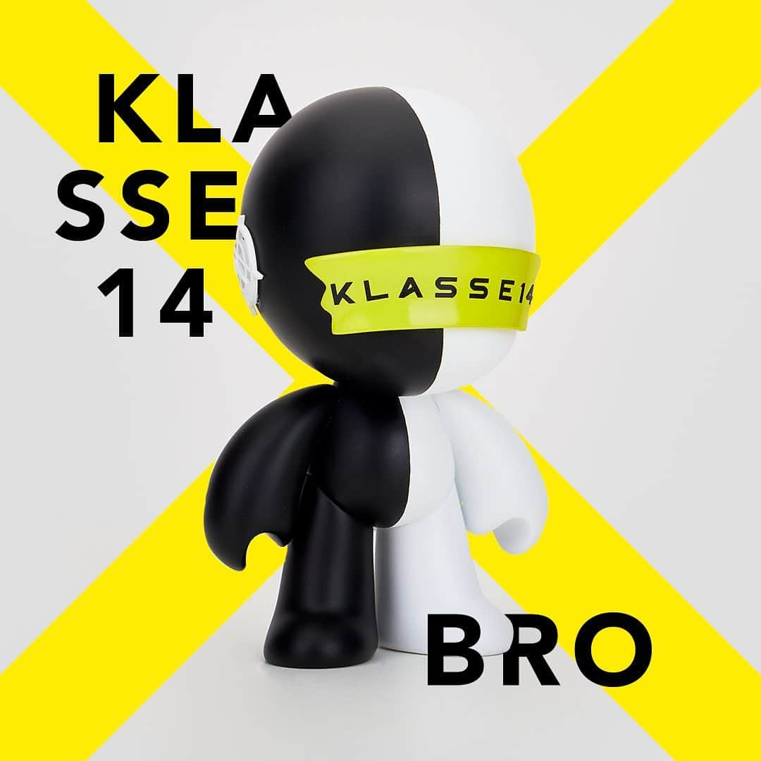 KLASSE14さんのインスタグラム写真 - (KLASSE14Instagram)「The K14xBRO set is finally available worldwide! Don’t miss a chance to get your hands on this limited edition piece and collect your one of a kind BRO figurine. Check it out on klasse14.com #klasse14 #k14 #ordinarilyunqiue #fashion #fashionaccessories #lifestyle #watch #beyondregular #klasse14xbro #limitededition」5月20日 22時02分 - klasse14