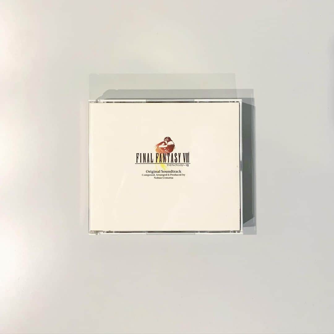 おほしんたろうのインスタグラム：「エレキコミックやついさんからバトンが回ってきたので、10日間ジャケットあげるやつやってみます。 . . 最終目は 『ファイナルファンタジーⅧ』オリジナルサウンドトラック . . バラムガーデンとフィッシャーマンズホライズンの曲が好きです。 聴いていると、ジャンクションシステムの意味がわからずに右往左往した中学時代を思い出します。 せっかくなので、FF（フランダースのフグ）のイラストを描きました！ . . 僕からの指名はなしでいきたいと思います！ ありがとうございました！ . .  ーーーーーーーーーーーーーーーーー 「イギリス発のタイムラインリレー。 自分の音楽の嗜好に影響を与えたレコード10選を、1日1枚投稿。 説明・評価不要、ジャケットだけでOK。 どなたかに毎日同じことをしていただくようにお願いをするミッションになっています。」 ーーーーーーーーーーーーーーーーー」