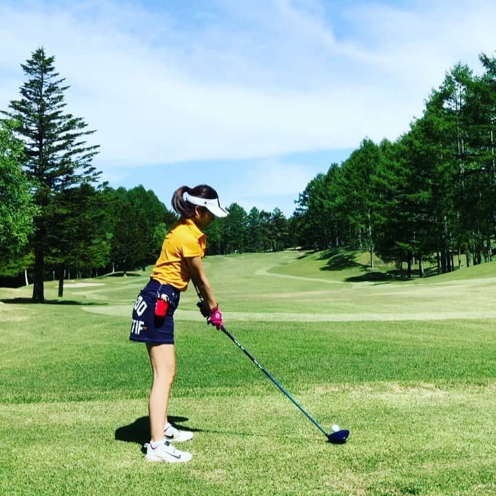 ゆりあのインスタグラム：「セイラちゃん(@sbranch214 )からナイスです🏌️‍♀️頂きました🤩✨ ちょっと天ぷらだったけど🤦‍♀️ 最近ドライバーは調子がいいです♬  さあ、今夜はこのあと23:00〜ゴルフネットワーク、26:55〜カンテレにて #白金台女子ゴルフ部 (@shirojo.golf )放送しますよ❤️ ぜひご覧ください😆 . そしてカンテレ放送終了後には見逃し配信されます😳！ . 配信先はこちら👇👇 U-NEXT Amazonプライム・ビデオ TSUTAYA TV ビデオマーケット FOD JCOMオンデマンド/ビデオパス/milplus ひかりTV Google Play RakutenTV VIDEX DMM GYAO！ストア . みなさまお楽しみください🥰🥰 . 引き続き公式YouTubeチャンネルもよろしくお願いします🙇‍♀️ https://youtu.be/ggv9nmct1hk  #白金台女子ゴルフ部 #shirojo #白女 #白女マネージャー #golf #ゴルフ #ゴルフ女子 #女子ゴルフ #ゴルフレッスン  #ゴルフ練習 #instagolf #ゴルフスイング #ゴルフ好き #ゴルフウェア #ゴルフ上手くなりたい #golfwear #instagood #instalove #⛳️ #🏌️‍♀️#100切りへの道」