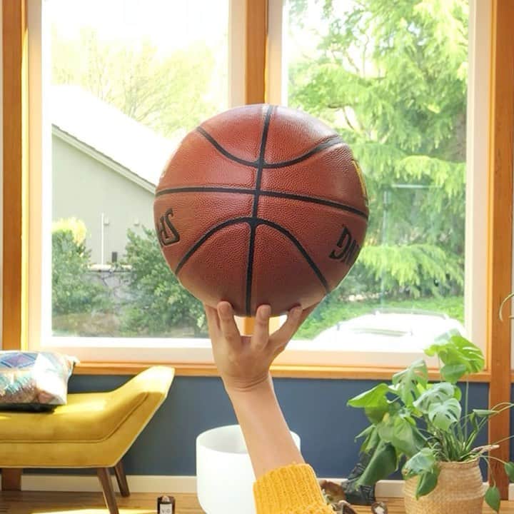 Mercariのインスタグラム：「The 🏀 that hasn’t dunked in a while (or, ever). Sell right #FromYourHome」