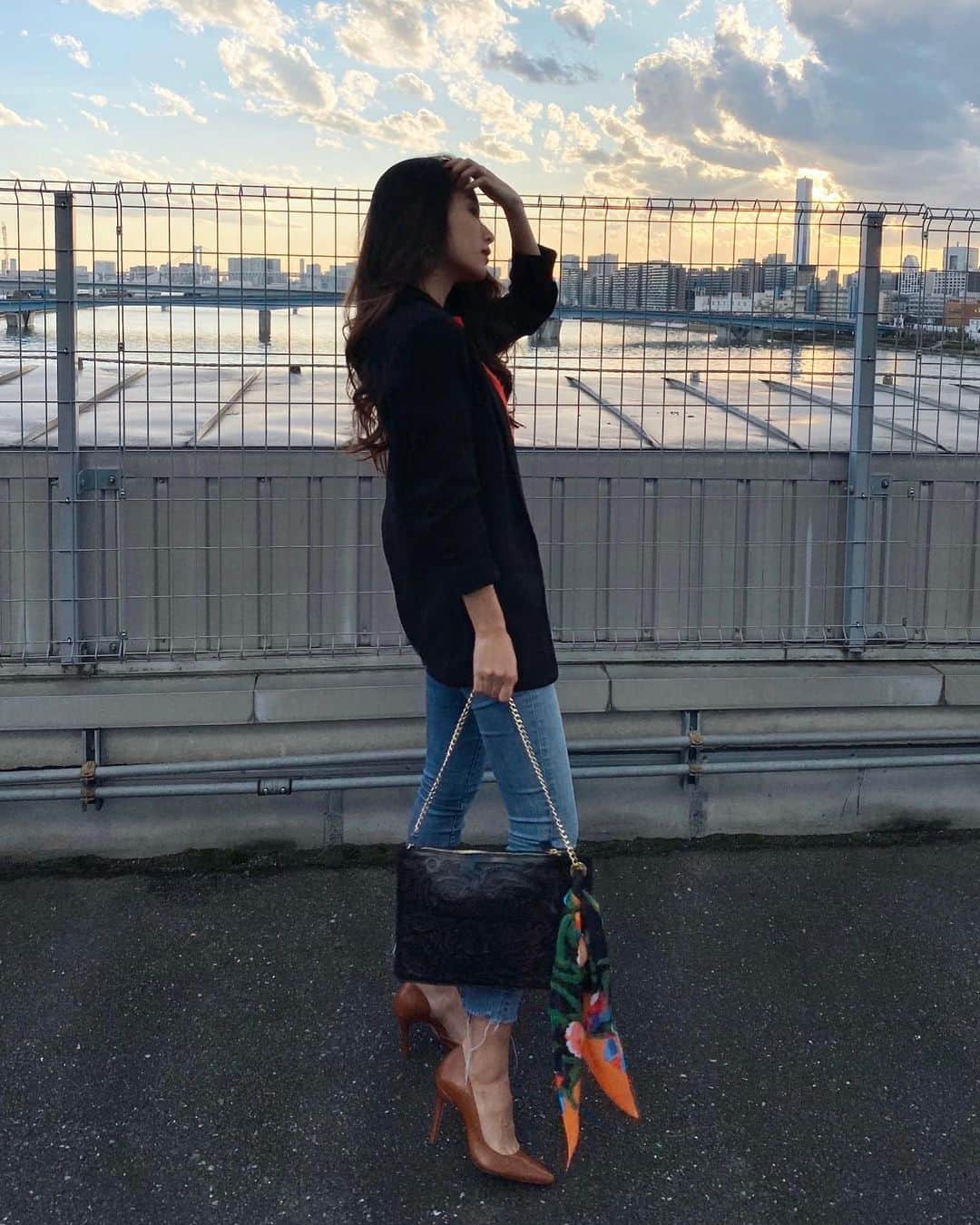 のインスタグラム：「「お洒落は足元から」﻿ というように女子力を上げてくれるヒールたち👠﻿ なかなか履ける機会がなくて残念だな😞💔﻿ 早く友達と女子会したいよ〜🥂﻿ ﻿ #過去pic﻿ #erikasfd #ootd」
