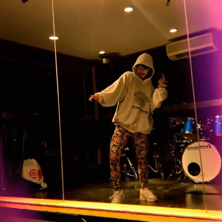 Asuka Fujimoriのインスタグラム：「偽愛🏩🏹 @dboy0112 @takayan_gorizal  なんか...日本語が大好きな人ですね😐🇯🇵💞 #偽愛#stupidguys」