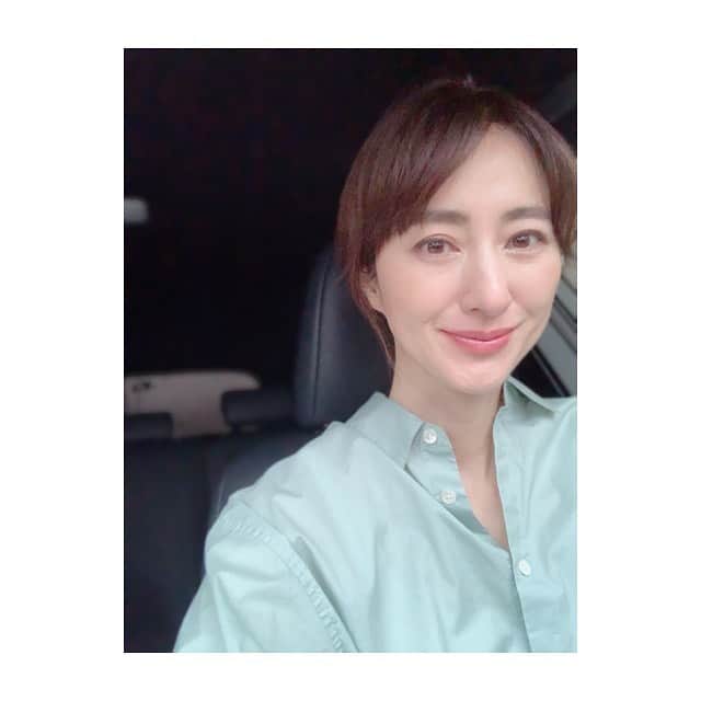 前田ゆかのインスタグラム：「今日はお仕事で外出。  万全な状態、少人数で換気をしながら気を配ってくださり撮影も無事に終わりました。 久しぶりにみなさんと元気に会えて 安心しました✨  少しずつですが、日常に戻っていく感覚がうれしいです。  #shooting #beauty」