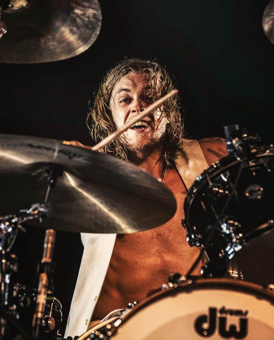 ルーファス・テイラーのインスタグラム：「From Melbourne in March. #thedarkness 📸 - @odin.imaging」