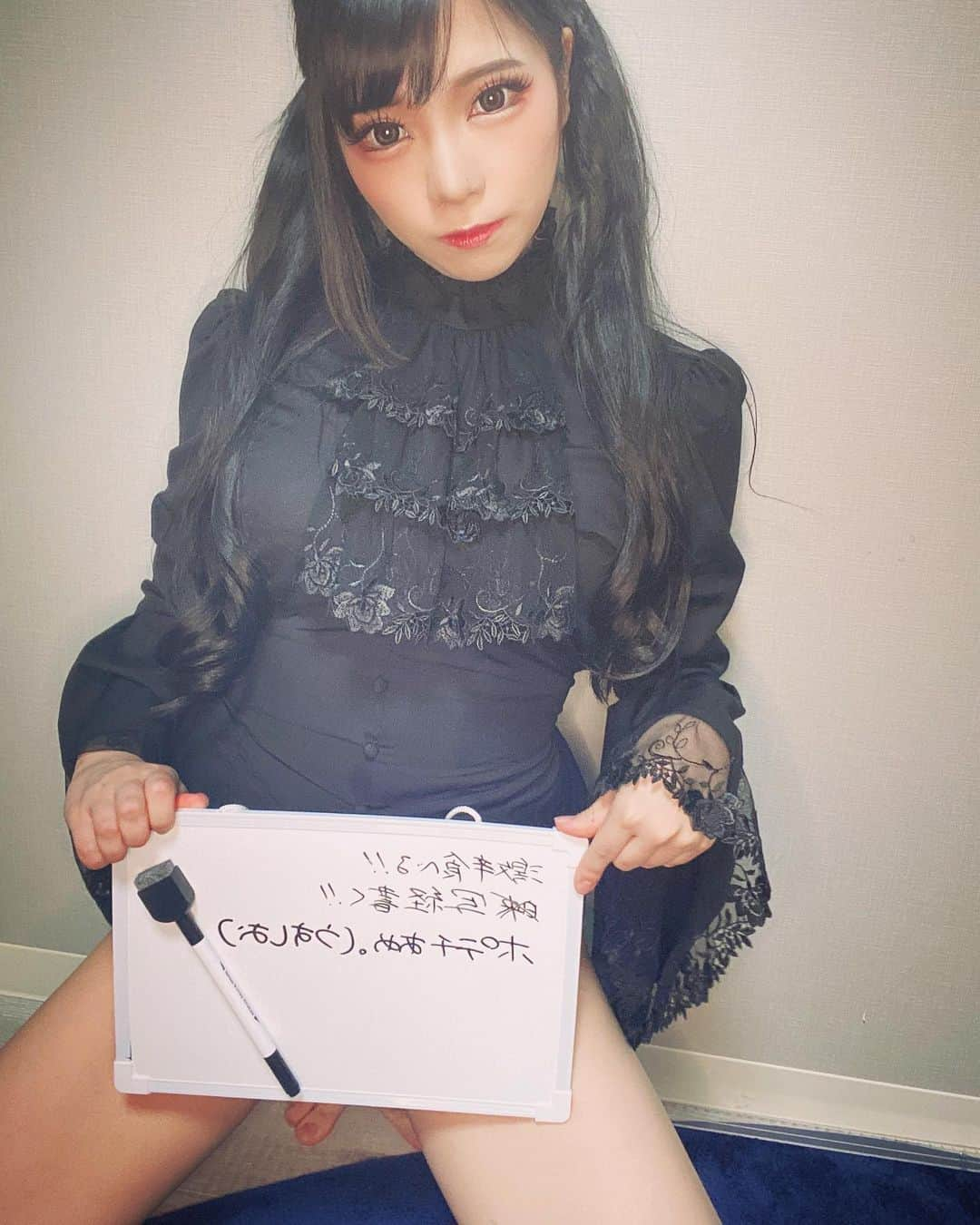 美らかのん（久我かのん）さんのインスタグラム写真 - (美らかのん（久我かのん）Instagram)「. . . YouTubeの生配信見てくれたみんなありがとー💞 . 企画会議したんだけど、予想外にコメントが来て嬉しかったです☺️✨ . ホワイトボードあんま使わなかったせいで全然書いてないけどいっぱい企画出たんだよ🙃💞 . . 週一ペースでYouTubeで配信出来たらいいなって考えてます🌟 . . . #セクシー女優 #av女優 #youtuber #ゆーちゅーばー #youtube #生配信 #生放送 #企画 #企画会議 #履いてない #履いてますよ #病みメイク #ブラウス #可愛い #アーカイブ #リポスト #チャンネル登録 #チャンネル登録お願いします #フォローしてね #japanesegirl #repost #chanel」5月20日 23時08分 - chura_kanon