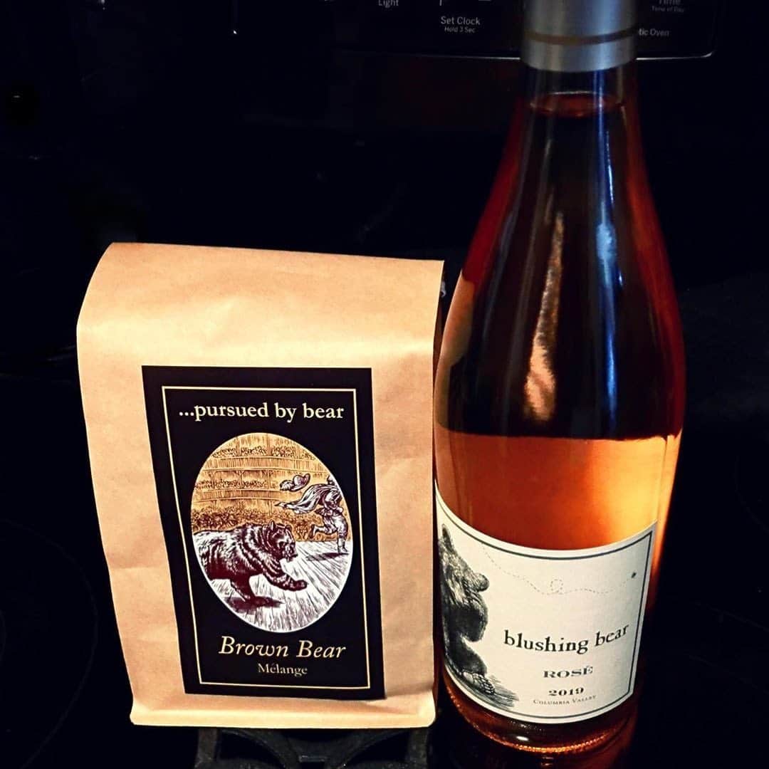 カイル・マクラクランさんのインスタグラム写真 - (カイル・マクラクランInstagram)「@kleepeel has the right idea: some of my Brown Bear coffee in the morning, and some of my Blushing Bear Rosé in the evening. #PursuedByBearWine」5月20日 23時10分 - kyle_maclachlan