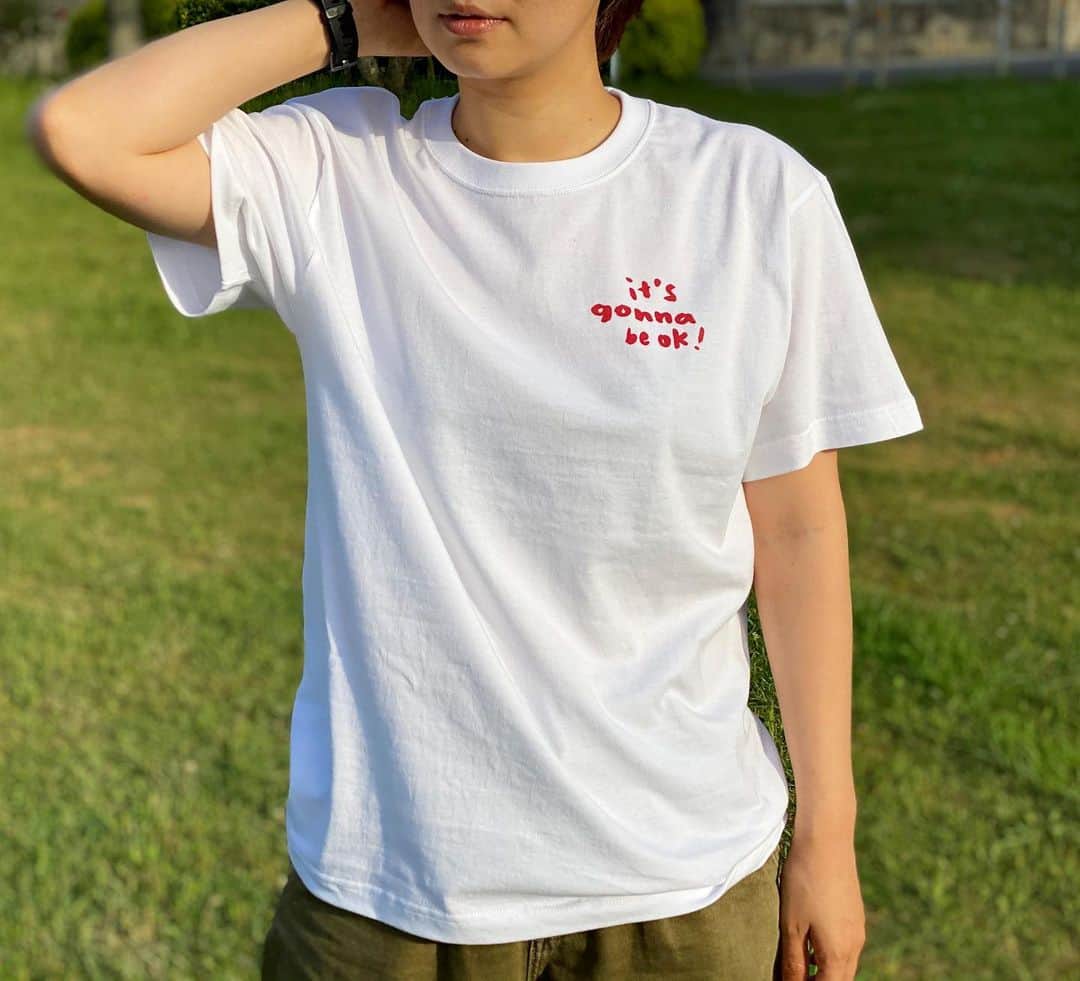 original brand 【ilu098】さんのインスタグラム写真 - (original brand 【ilu098】Instagram)「アイルふく こちらは来月のnew！ 人は言う。 雨が降らなければ、虹は出ない。 太陽は必ずまた昇る。 また平和な風が吹くその時に、 そして、更にその先の未来までも、 イッツガナビーオケィ！ きっと、なんくるないさ♫ ・It's gonna be ok！Tee ¥4,380- 先行ご予約:6月1日(月)19時~6月7日(日) 予定 ※詳しくはWebShopをご確認ください #ilu098 #Okinawalife #犬好き #itsgonnabeok #Tシャツ #沖縄」5月20日 23時21分 - ilu098