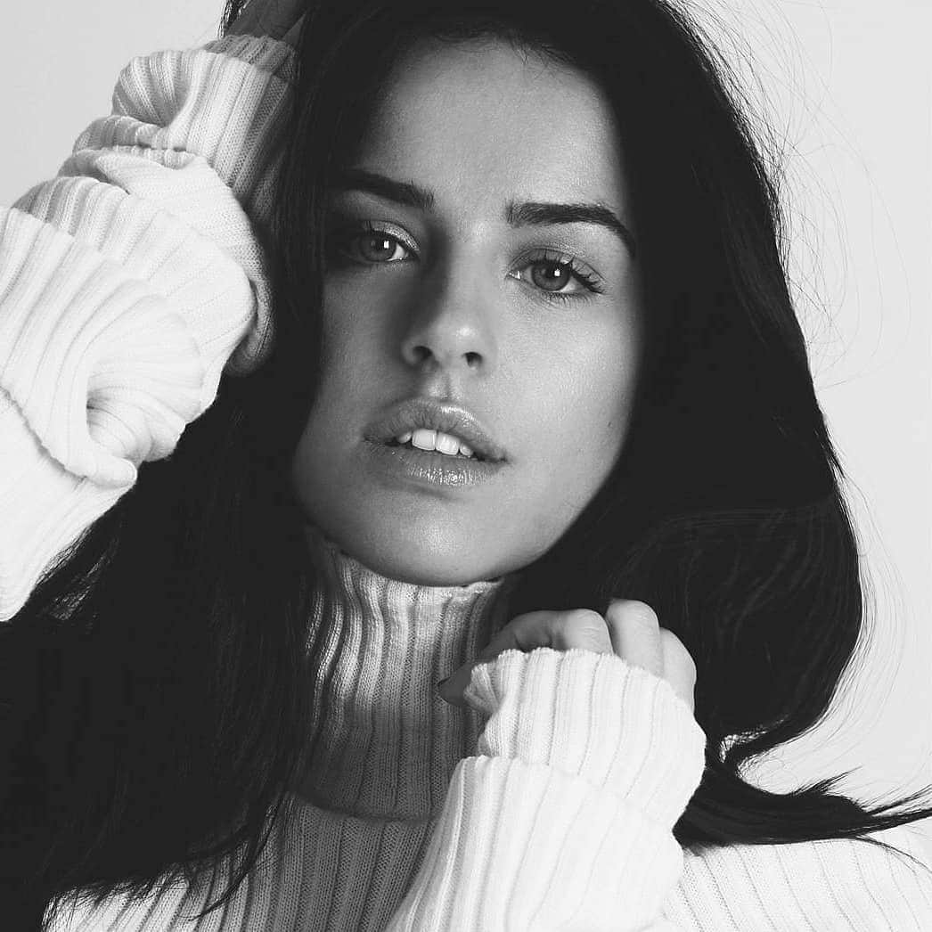ジョージア・メイ・フットのインスタグラム：「#throwback to this shoot with @hannahillierphotography 📸」