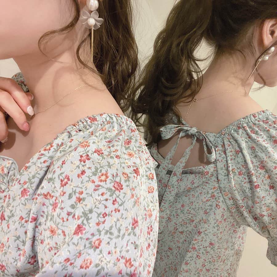 evelyn.coordinateさんのインスタグラム写真 - (evelyn.coordinateInstagram)「・ ☑︎花柄リボンブラウス ¥5,900+tax ・ back style♡ ・ 後ろのリボンが可愛い🥺💕 ・ #花柄リボンブラウス#エブリン#evelyn#instagram#followme」5月20日 23時40分 - evelyn.coordinate