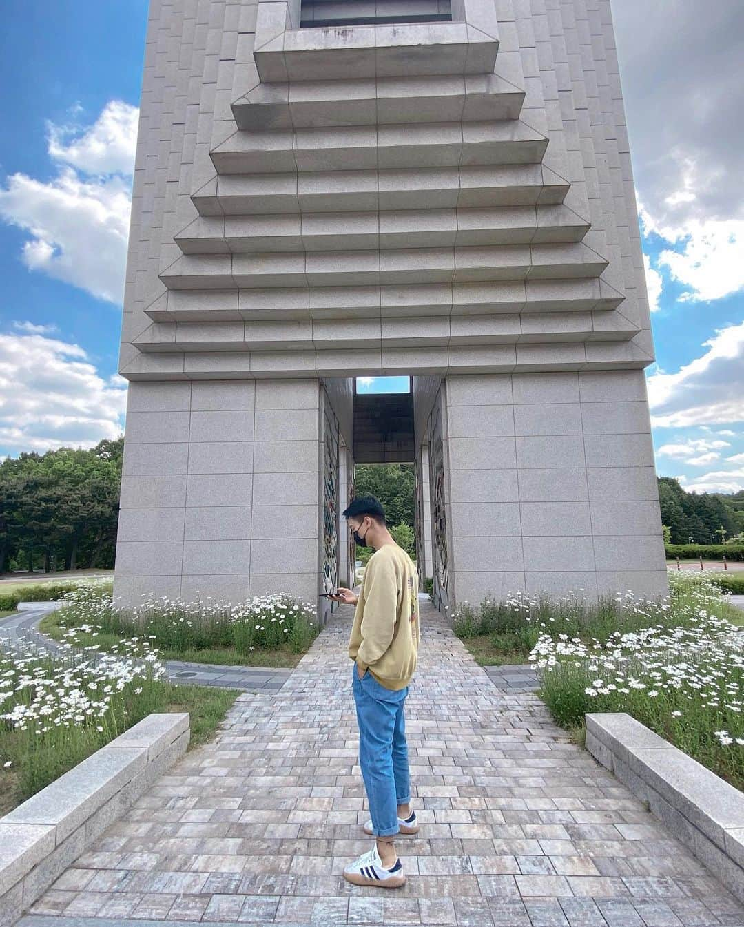 エンさんのインスタグラム写真 - (エンInstagram)「오늘의 기록_20200520  잘 지내고 있죠🌳  #휴가 #10분이라도더보려고 #인사🙋🏻‍♂️」5月20日 23時57分 - achahakyeon