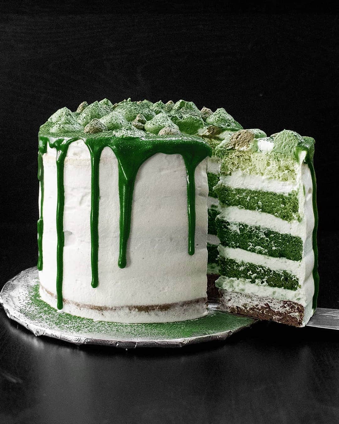 Matchæologist®さんのインスタグラム写真 - (Matchæologist®Instagram)「Oh my Matcha!! 😱 Tag a #MatchaMate who would go crazy over this delicious-looking #Matcha #Vanilla #Cake. 🍰 Thanks to @mariozeats for creating this mouthwatering masterpiece! 😋 . We challenge you to make your own matcha cakes at home! Try our Midori™ Culinary Matcha. It’s a perfect matcha grade for use in your favourite dessert recipes! . 👉 Click the link in our bio @Matchaeologist to find out more about our premium-quality matcha. 🍵 . Matchæologist® #Matchaeologist Matchaeologist.com」5月20日 23時58分 - matchaeologist