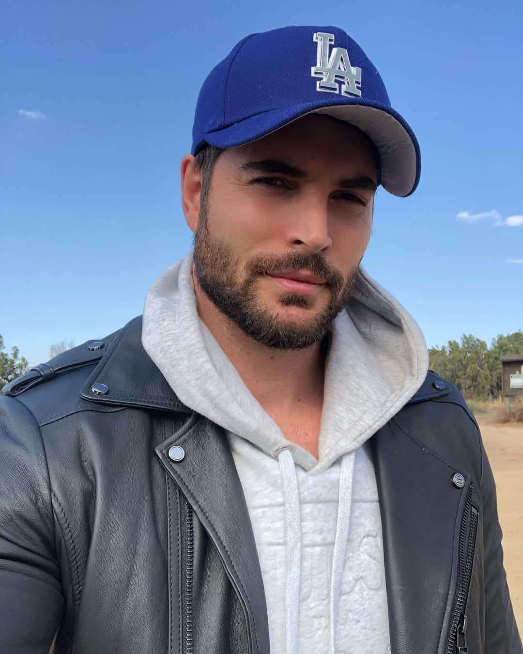 ニック・ベイトマンのインスタグラム：「Good Morning 🌞」