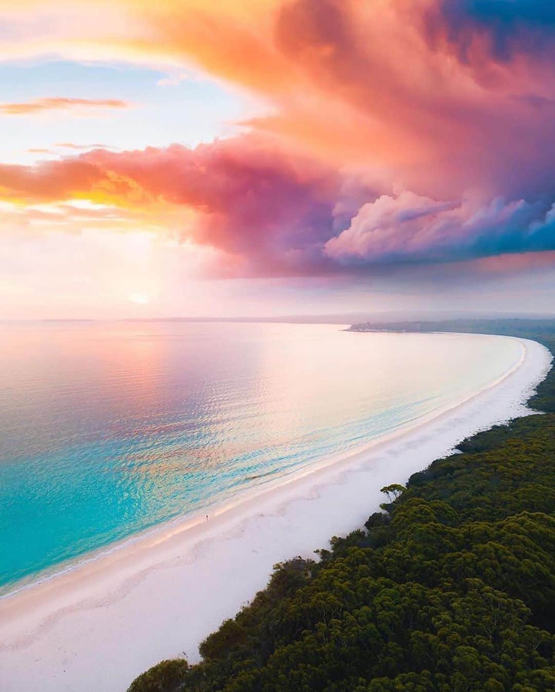 bestvacationsさんのインスタグラム写真 - (bestvacationsInstagram)「Sunsets in Australia 🌅 Tag who you’d take here! By @tomnoske #BestVacations」5月21日 0時21分 - bestvacations