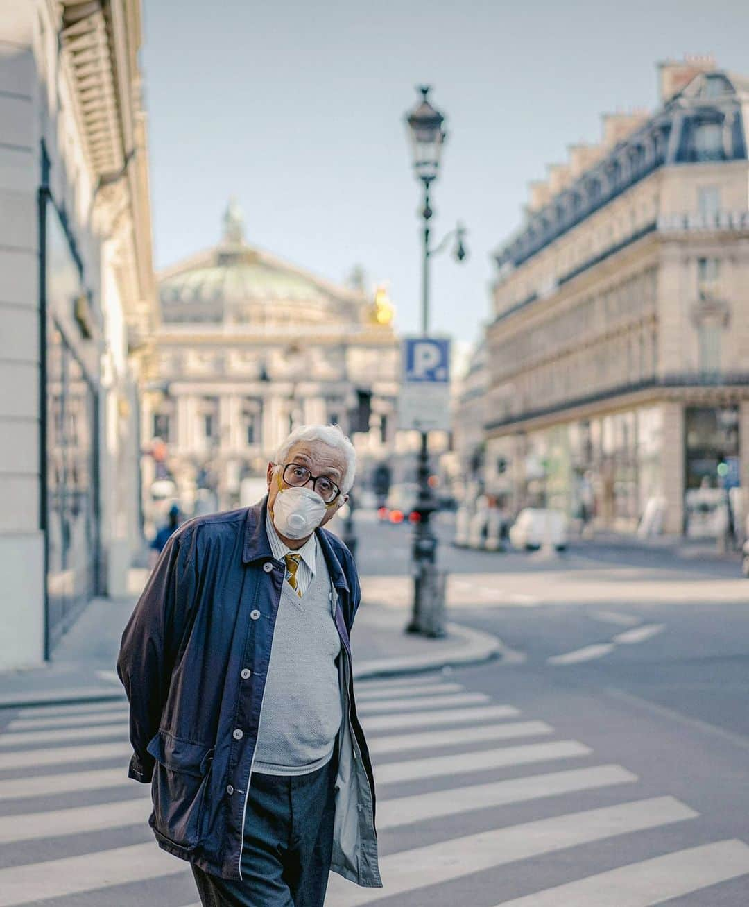 VuTheara Khamさんのインスタグラム写真 - (VuTheara KhamInstagram)「Covid-19, Paris, 20/05/2020 It's series of street pictures taken this morning. Which one do you prefer ? 1,2,3, 4」5月21日 0時32分 - vutheara