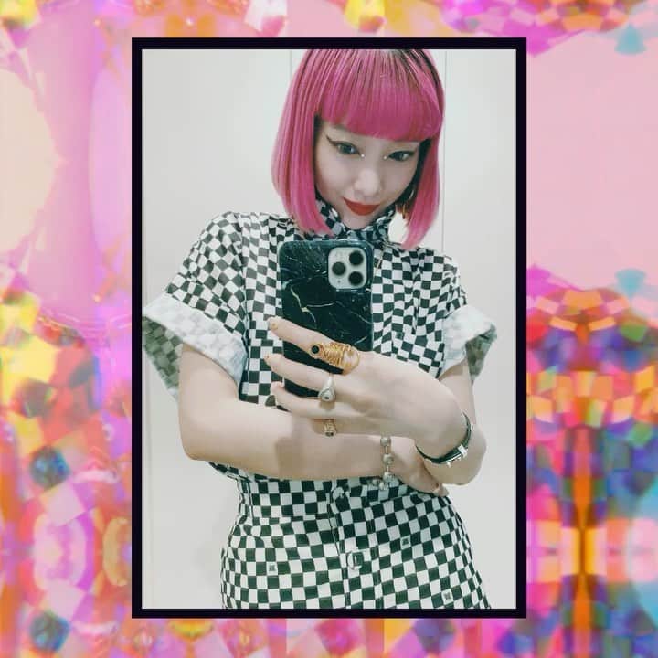 のインスタグラム：「◾️◻️▪️◻️◼️◽️▪️ #lovefashion_loveyourself 🔮」