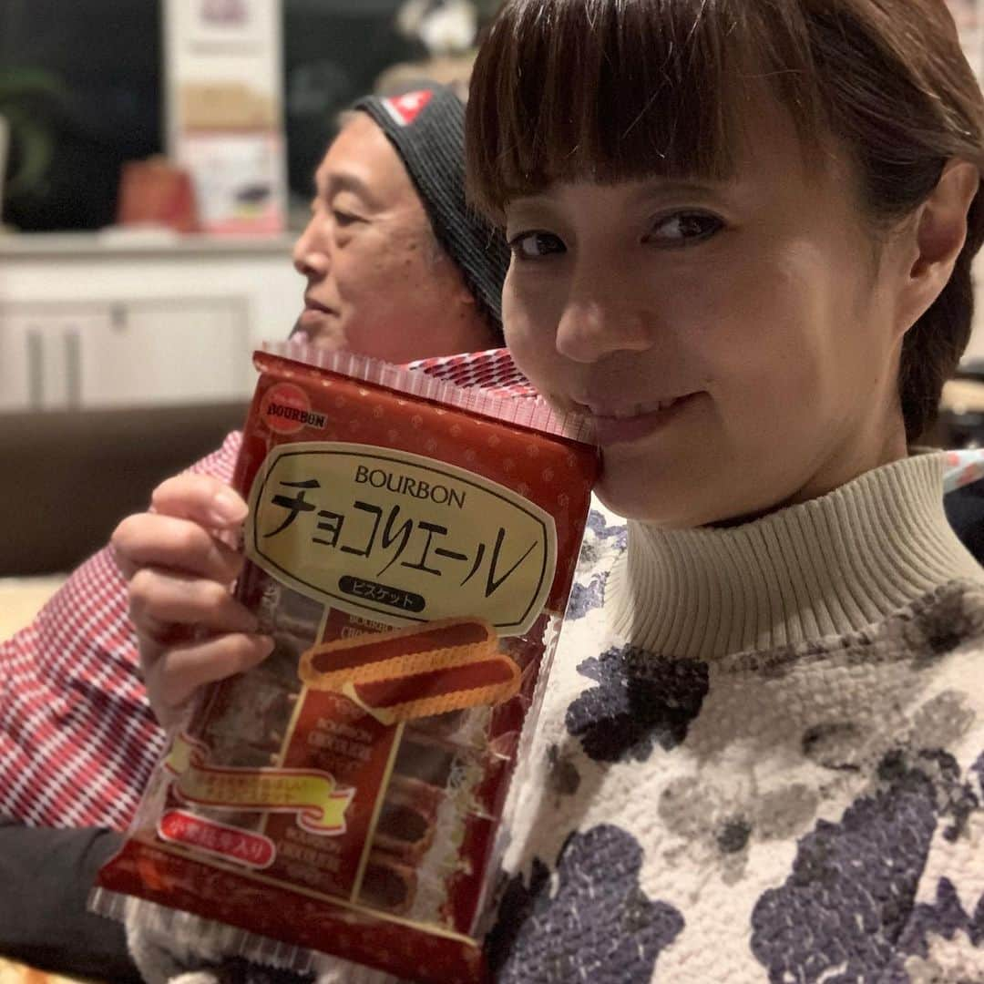 橋本志穂さんのインスタグラム写真 - (橋本志穂Instagram)「#チョコリエール ストックたくさんあったのに、、、 もう最後の一袋。 ゴッホよりピカソより ラッセンが好っき〜 じゃないけれど、 ゴディバよりピエールより チョコリエールが好っき〜❣️」5月21日 0時58分 - shihohashimoto3