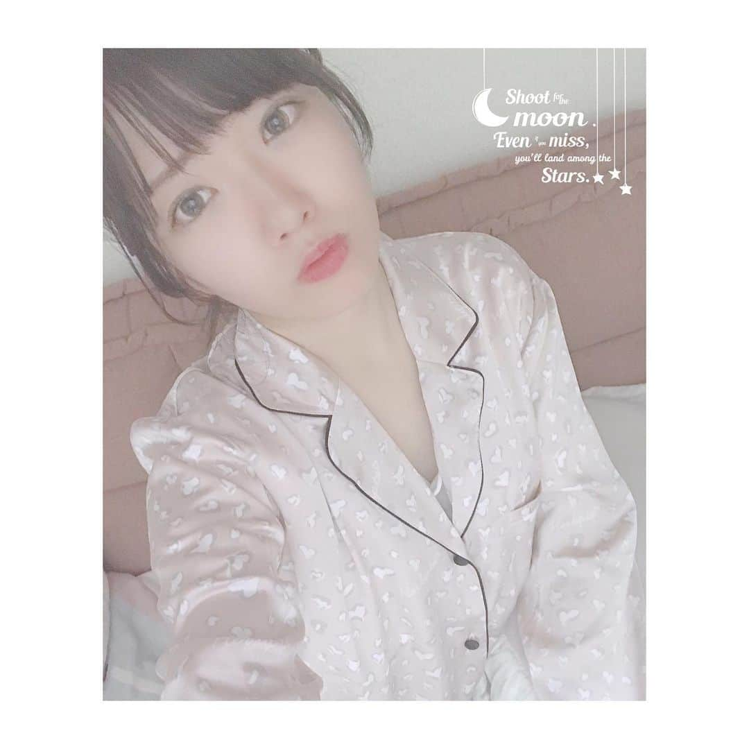 汐川ほたてさんのインスタグラム写真 - (汐川ほたてInstagram)「＊ こじはるさんのブランド #herlipto のパジャマ🌙☁️💜 めっちゃ可愛くてお気に入り🙂 今日は大事なブログを書いたから見てね🙌🏻🍭 http://ameblo.jp/scallop-htt あと8/12はソロとしての1stシングル発売日でイベントもやるので空けておいてください❣️ よろしくね💓💓💓 おやすみなさい🦄💫 #こじはる さん #パジャマ #パジャマコーデ #francfranc #アメブロ #アメブロ更新 #フォローミー」5月21日 1時21分 - hotatty_salt