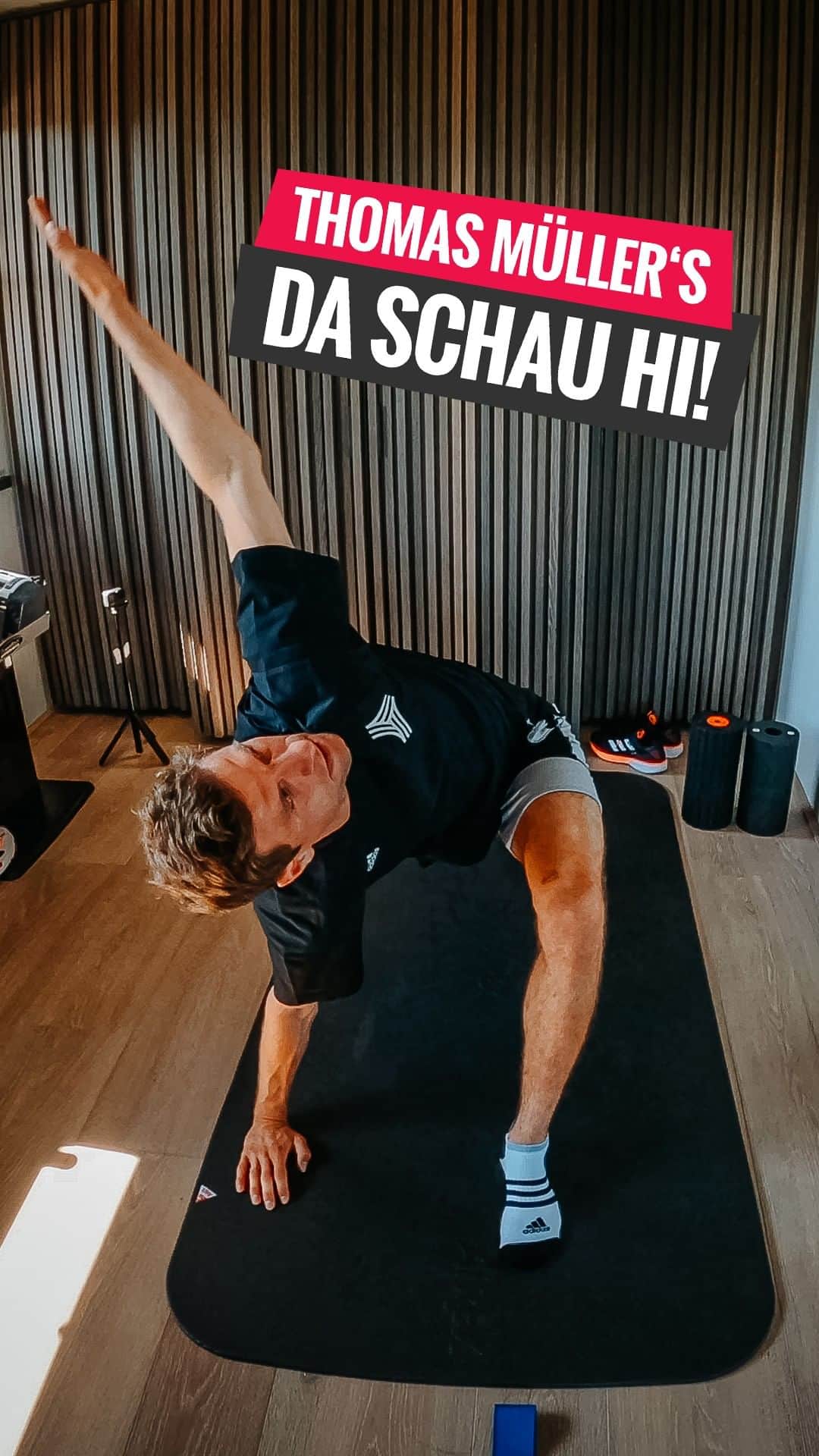 トーマス・ミュラーのインスタグラム：「This is the brandnew „DA SCHAU HI“! The subject of today: Fitness at home! It is the first episode produced by myself. Check it out! 😊 #DaSchauHi #Fitness #GoProCameraman #esmuellert」