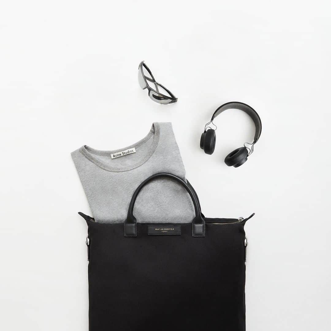 ウォントのインスタグラム：「What's in your O'Hare tote? Tell us in the comments below 👇  #wantlesessentiels #oharetote #timelessdesign #formandfunction」